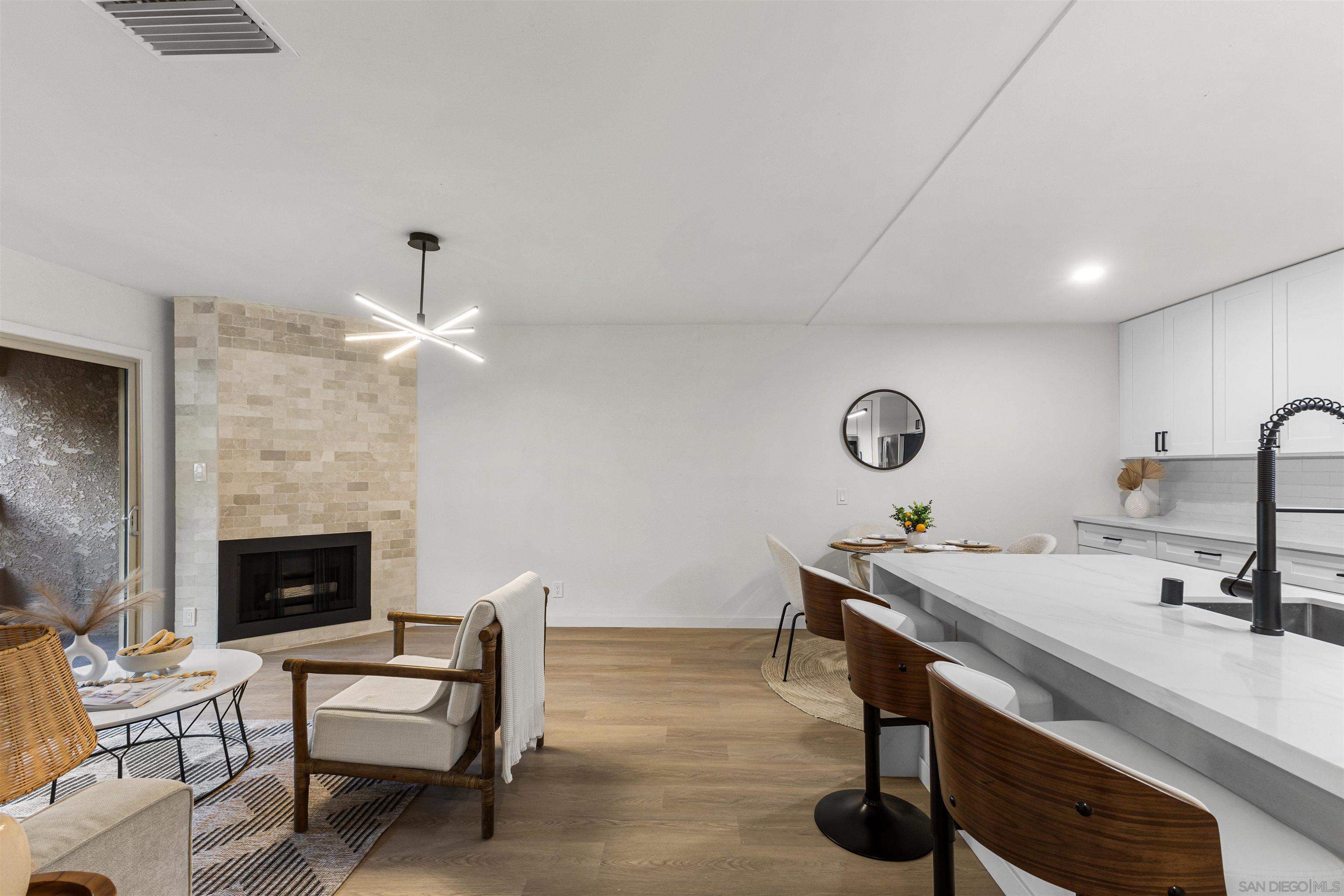 Detail Gallery Image 3 of 23 For 10225  Caminito Cuervo  #125,  San Diego,  CA 92108 - 2 Beds | 2 Baths