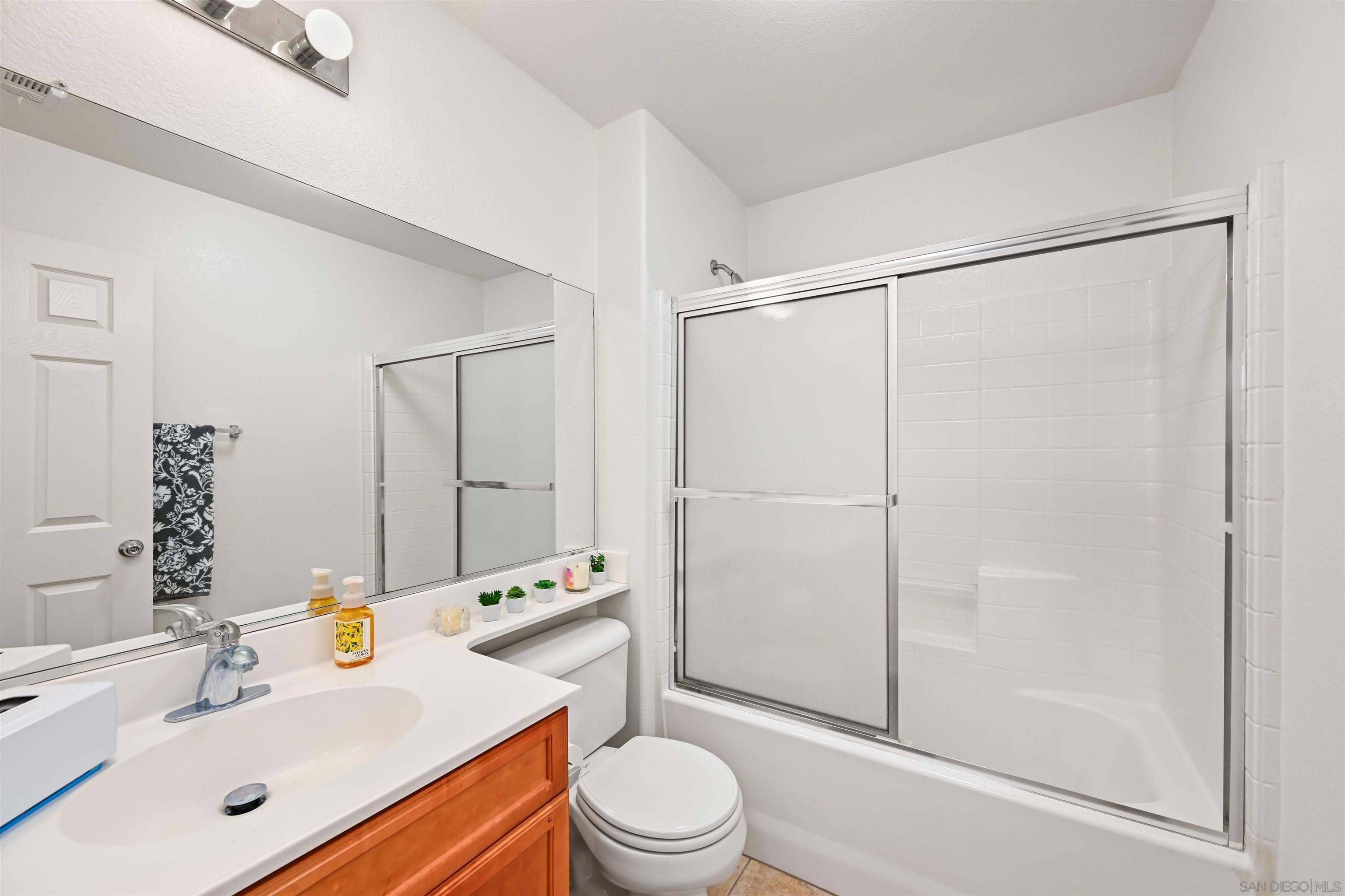 Detail Gallery Image 13 of 31 For 8806  Appleblossom  #6,  Santee,  CA 92071 - 4 Beds | 4 Baths