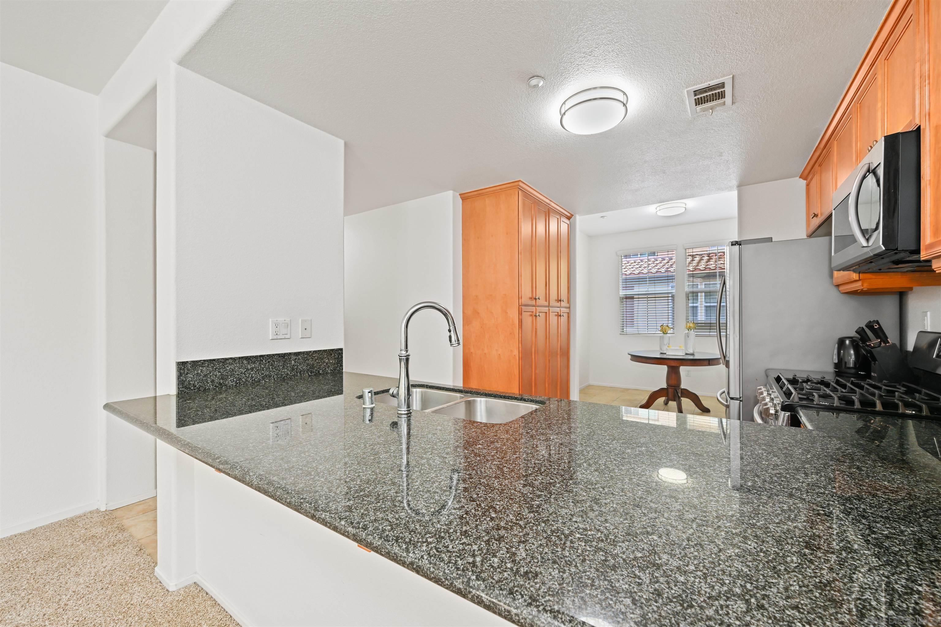 Detail Gallery Image 7 of 31 For 8806  Appleblossom  #6,  Santee,  CA 92071 - 4 Beds | 4 Baths