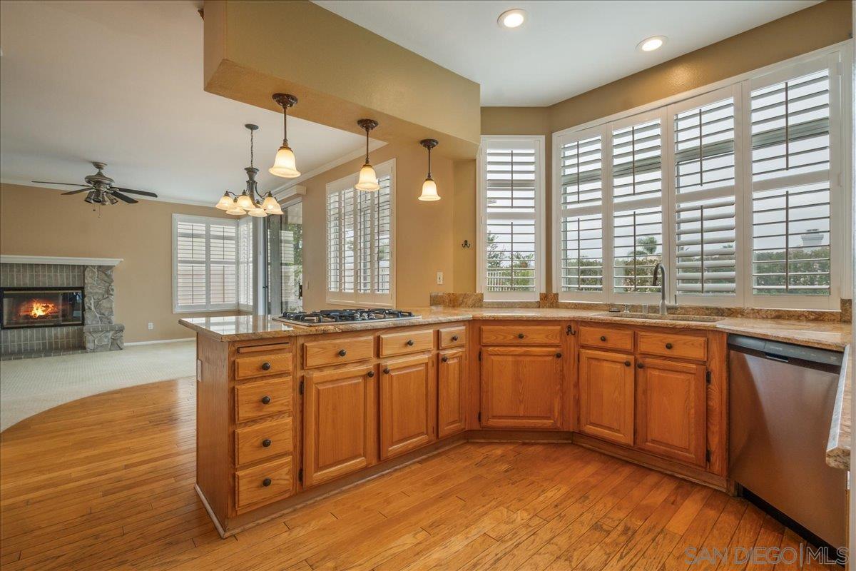 Detail Gallery Image 11 of 55 For 18215  High Mesa Ct, San Diego,  CA 92127 - 4 Beds | 2/1 Baths