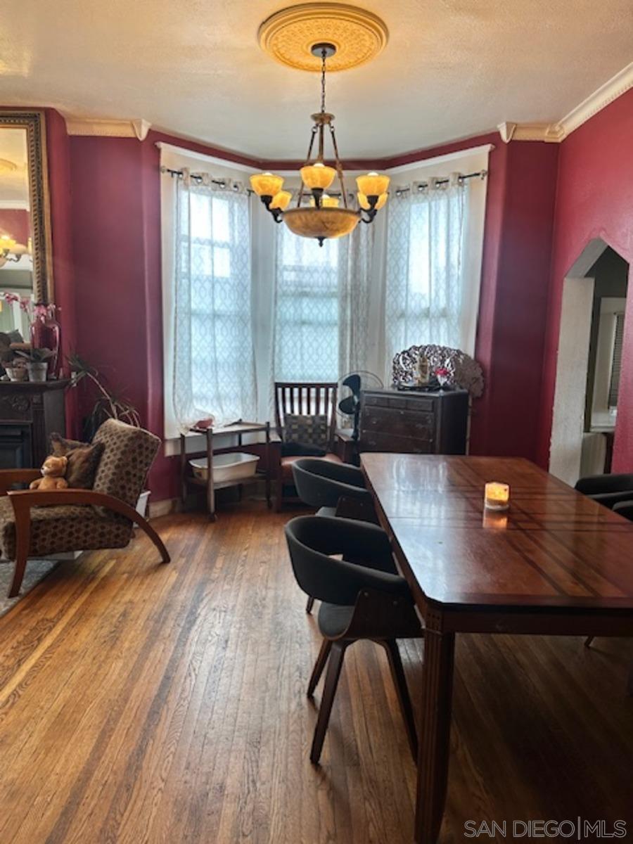 Detail Gallery Image 6 of 19 For 2068  Front St, San Diego,  CA 92101 - 5 Beds | 4 Baths