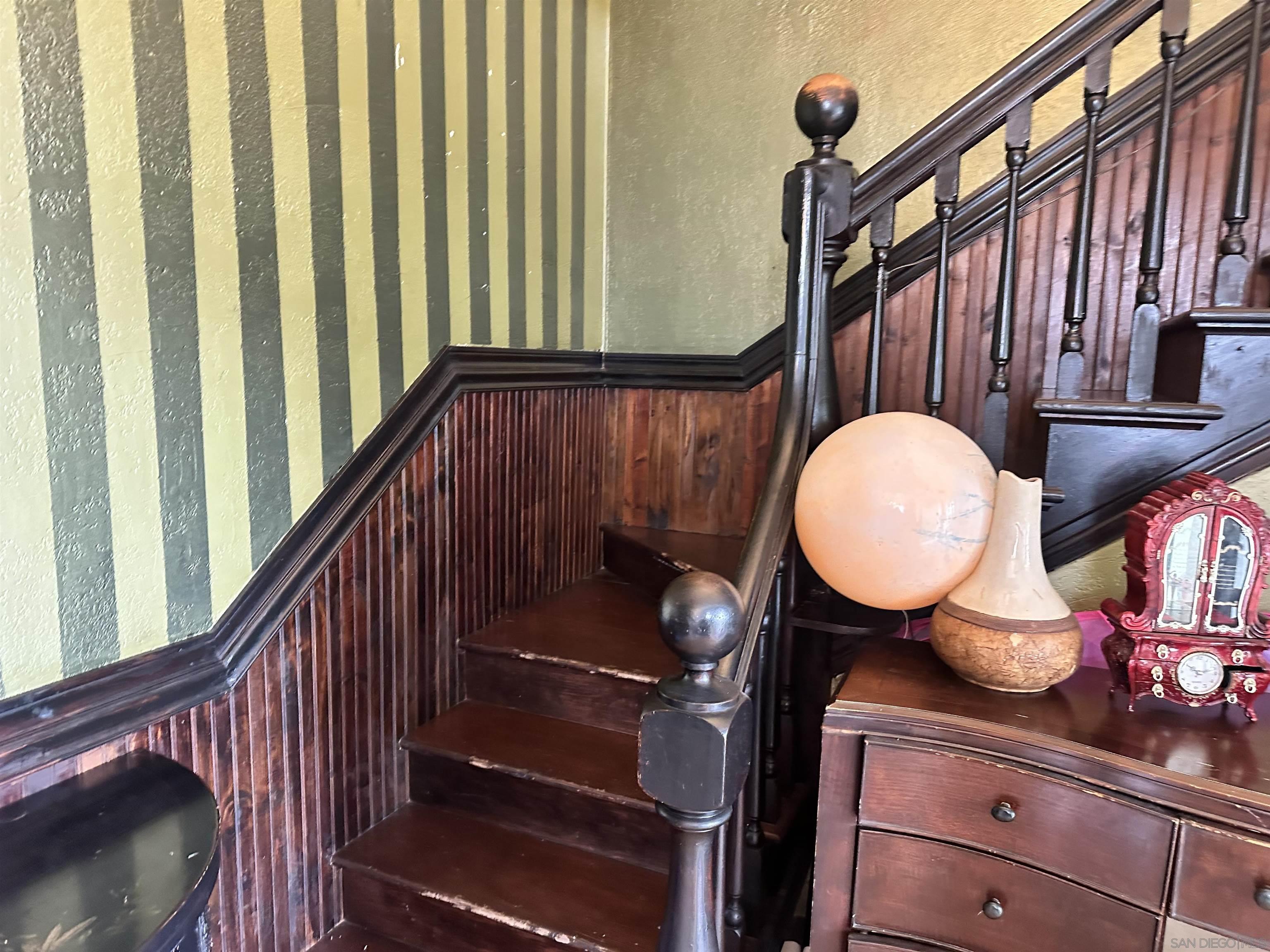 Detail Gallery Image 10 of 19 For 2068  Front St, San Diego,  CA 92101 - 5 Beds | 4 Baths