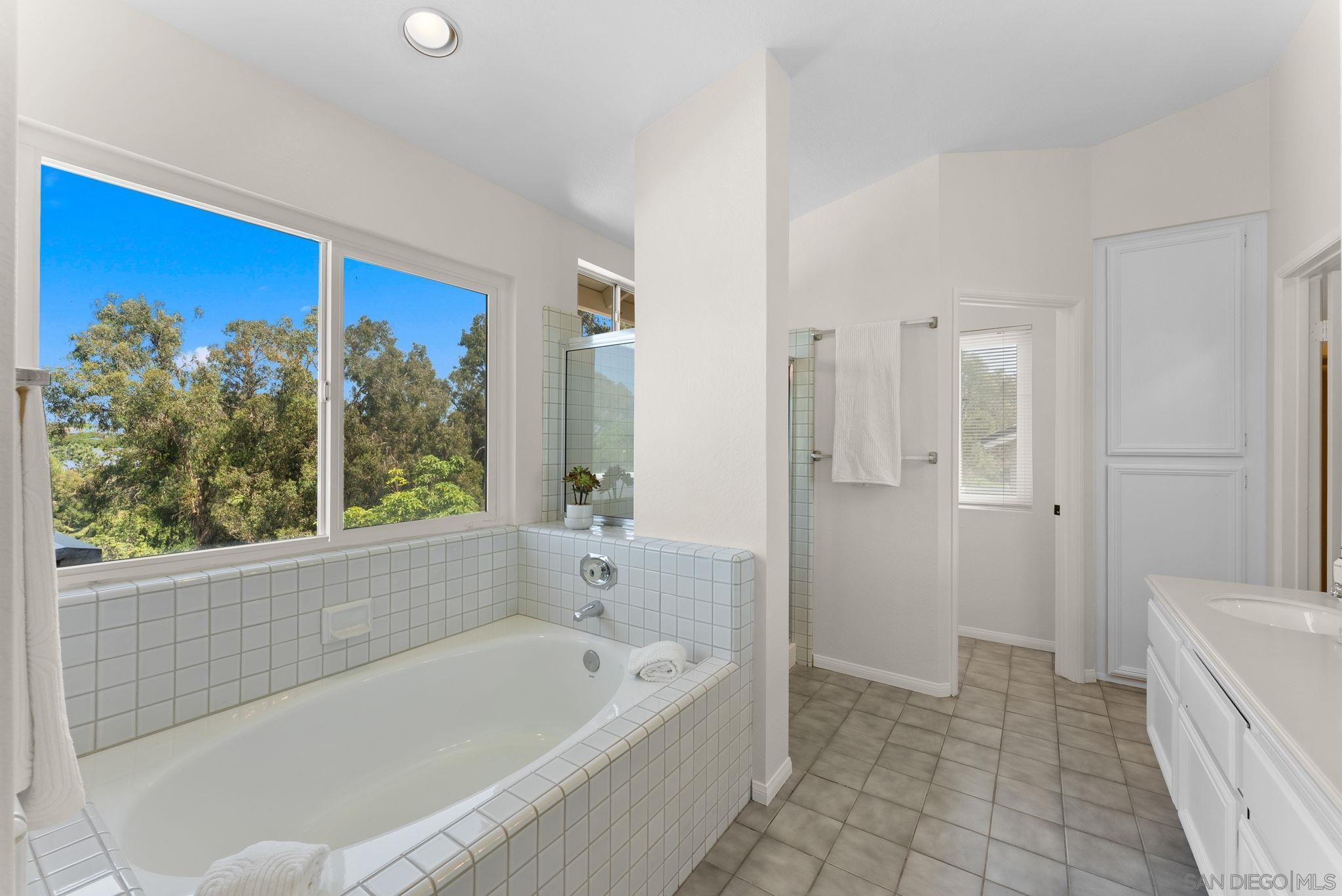 Detail Gallery Image 18 of 31 For 3412  Celinda, Carlsbad,  CA 92008 - 5 Beds | 3 Baths