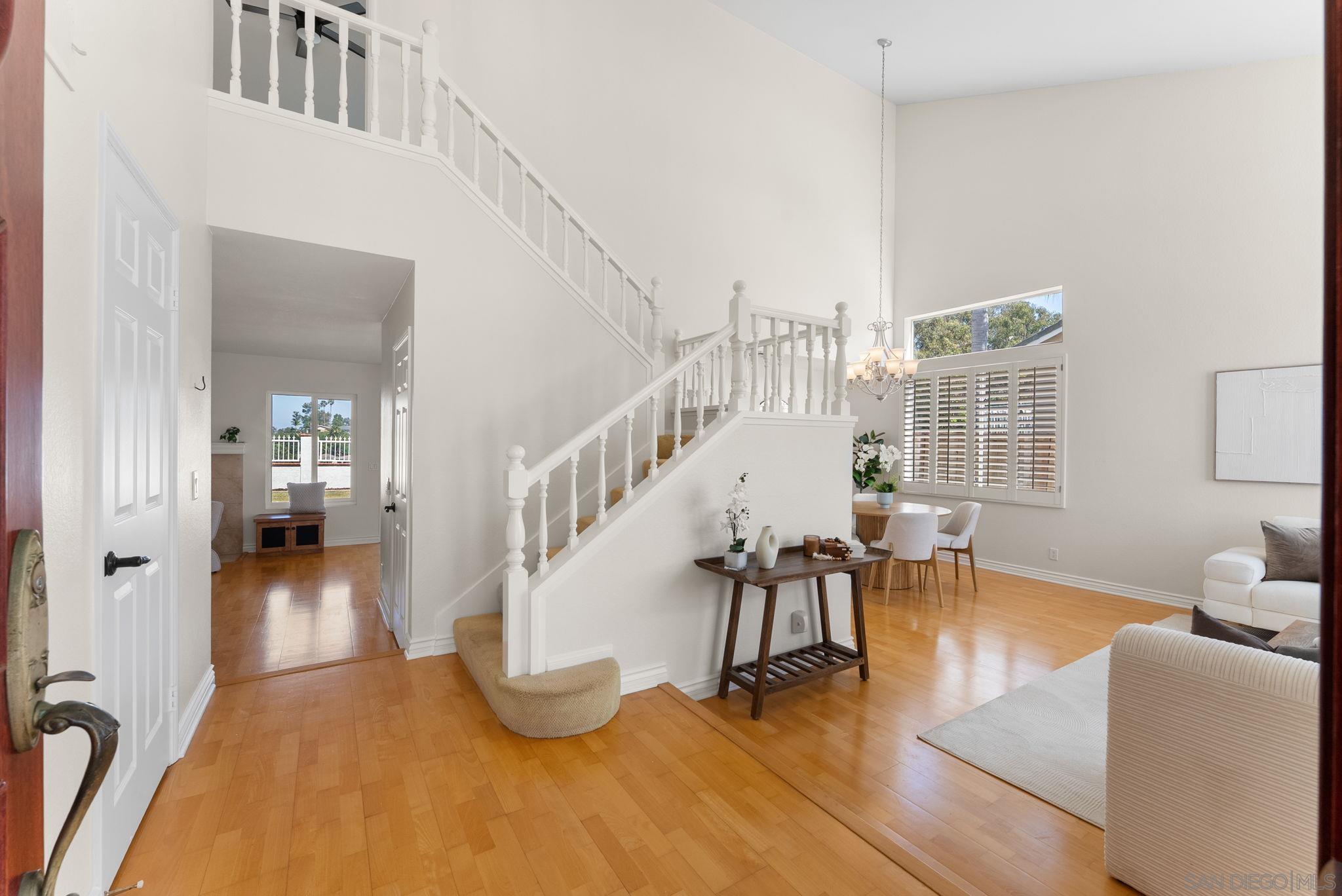 Detail Gallery Image 4 of 31 For 3412  Celinda, Carlsbad,  CA 92008 - 5 Beds | 3 Baths