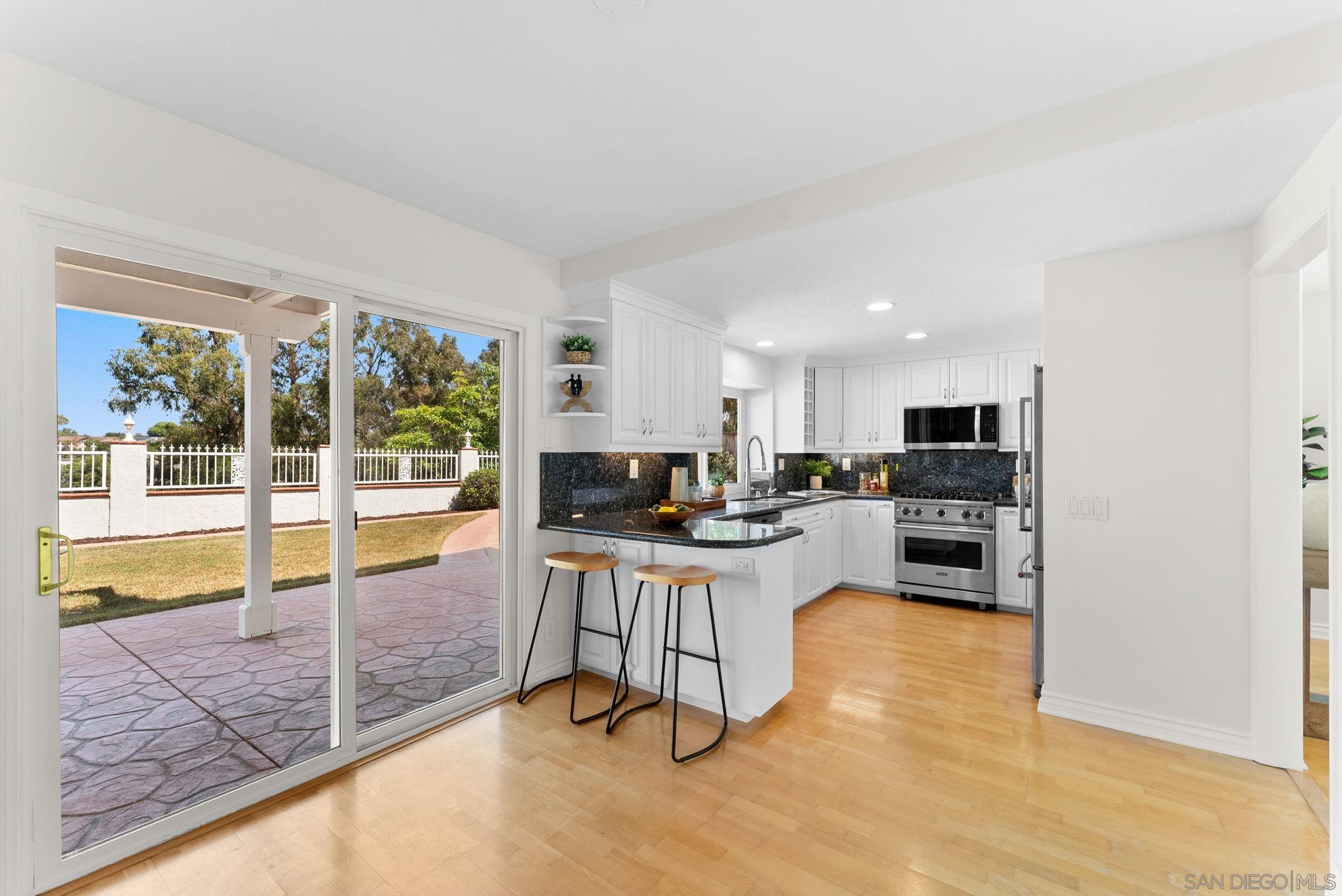 Detail Gallery Image 10 of 31 For 3412  Celinda, Carlsbad,  CA 92008 - 5 Beds | 3 Baths