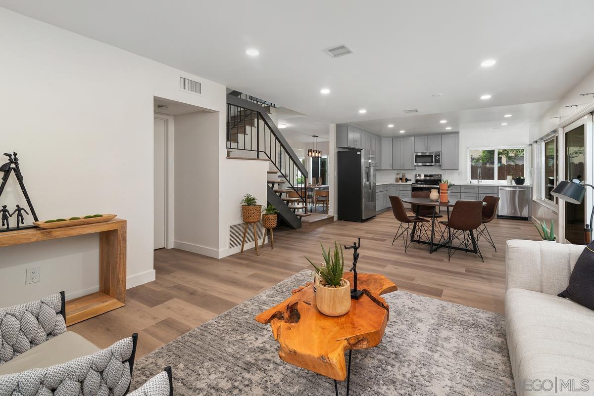 Detail Gallery Image 13 of 32 For 8468  Calle Morelos, San Diego,  CA 92126 - 4 Beds | 2/1 Baths