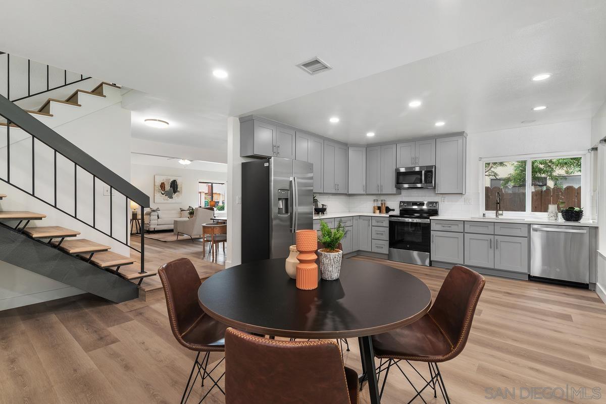 Detail Gallery Image 14 of 32 For 8468  Calle Morelos, San Diego,  CA 92126 - 4 Beds | 2/1 Baths