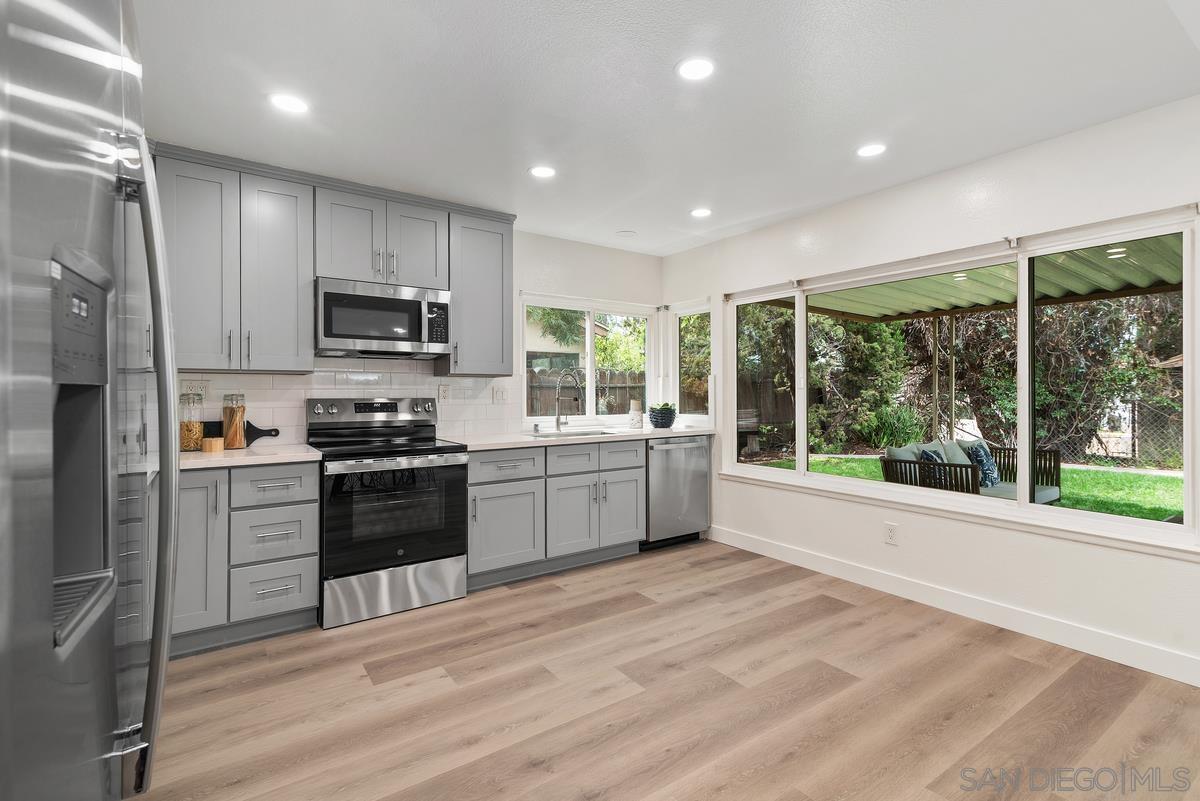 Detail Gallery Image 17 of 32 For 8468  Calle Morelos, San Diego,  CA 92126 - 4 Beds | 2/1 Baths