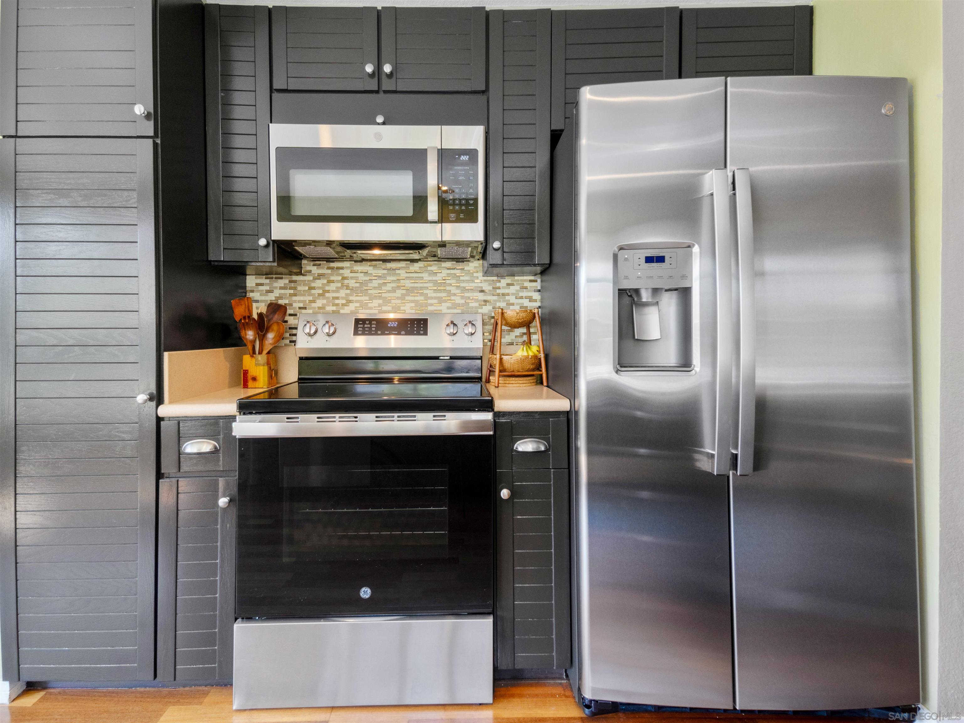 Detail Gallery Image 13 of 47 For 6358  Caminito Del Cervato, San Diego,  CA 92111 - 2 Beds | 2/1 Baths