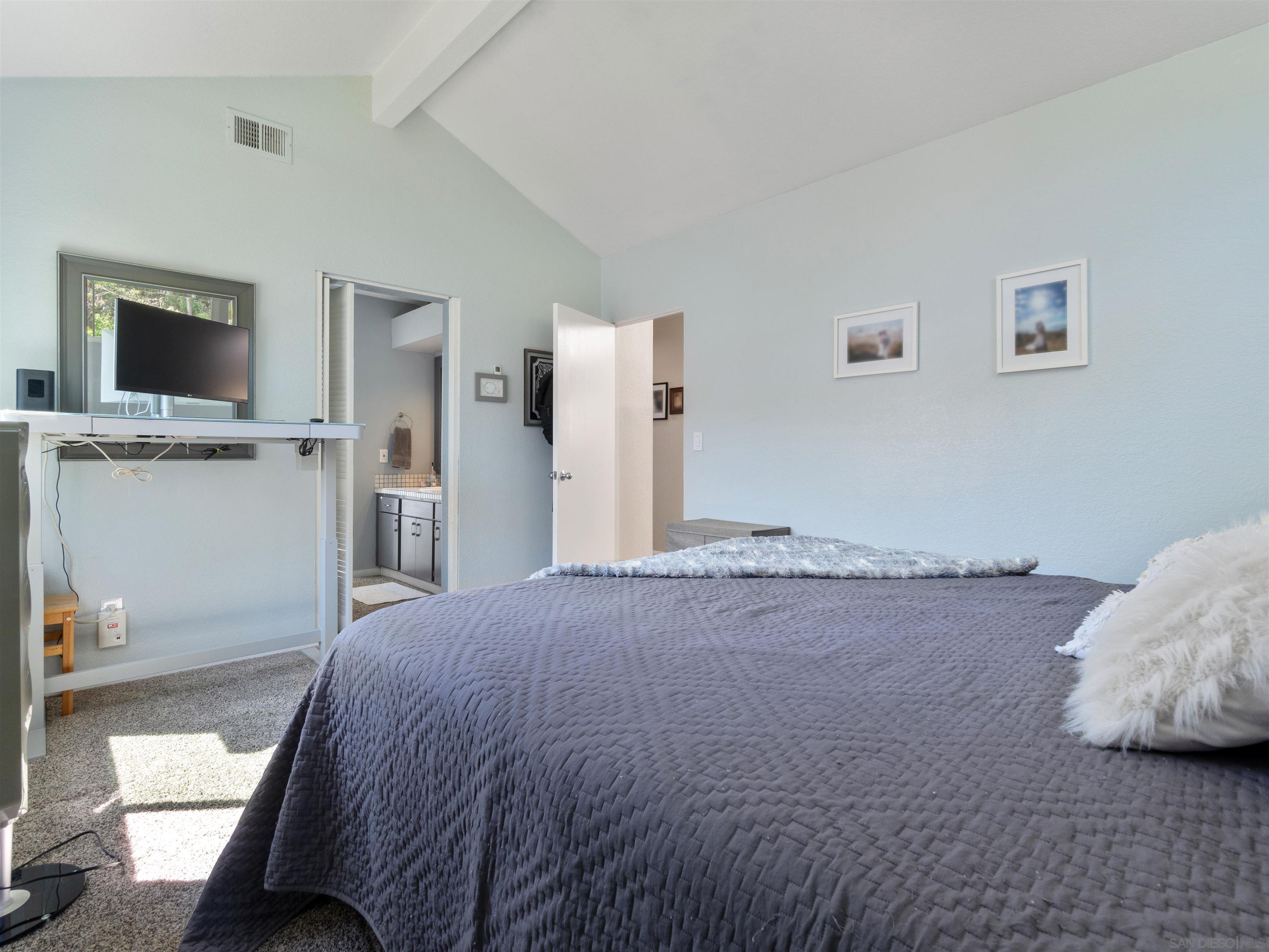 Detail Gallery Image 20 of 47 For 6358  Caminito Del Cervato, San Diego,  CA 92111 - 2 Beds | 2/1 Baths