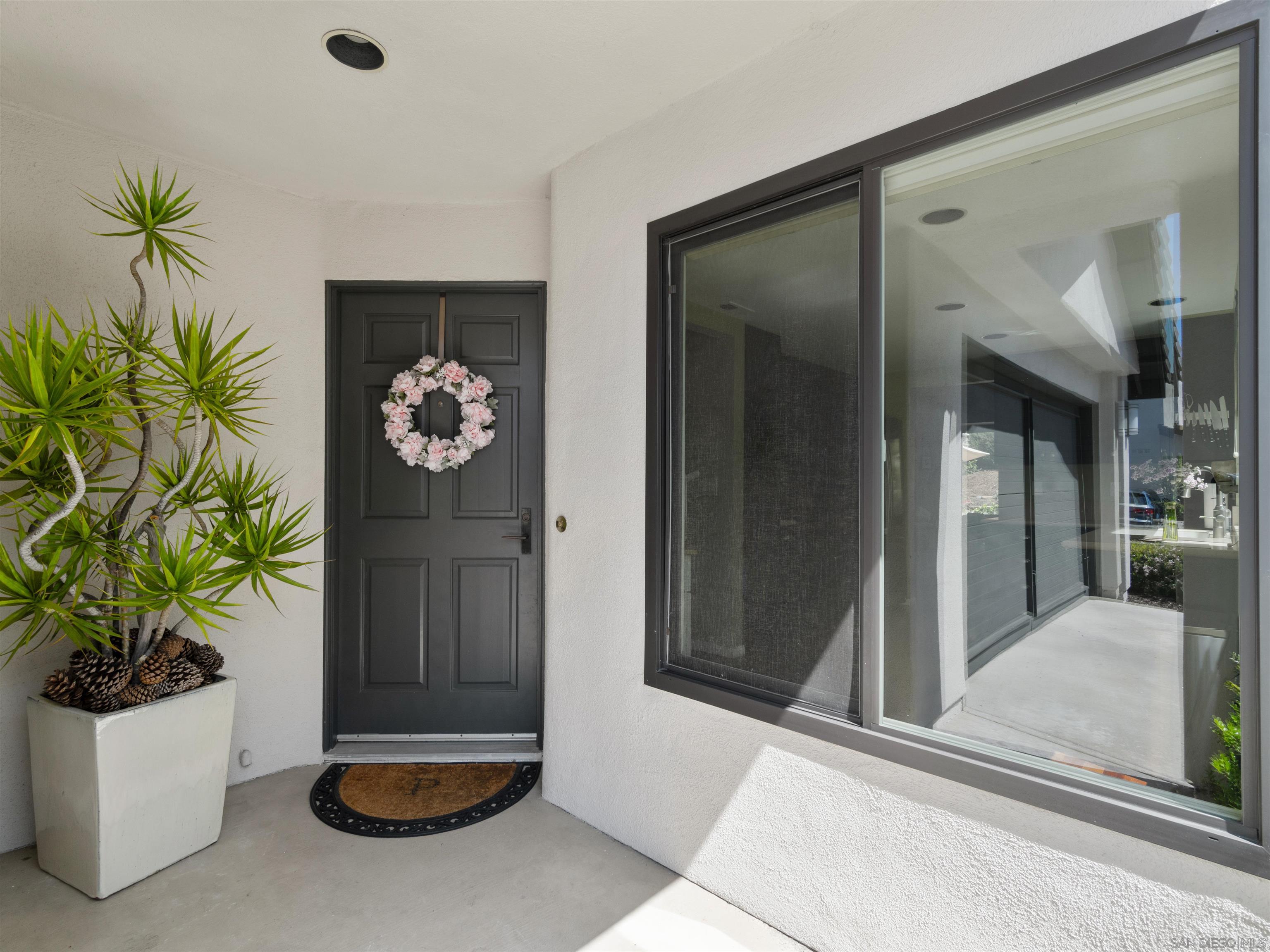 Detail Gallery Image 3 of 47 For 6358  Caminito Del Cervato, San Diego,  CA 92111 - 2 Beds | 2/1 Baths