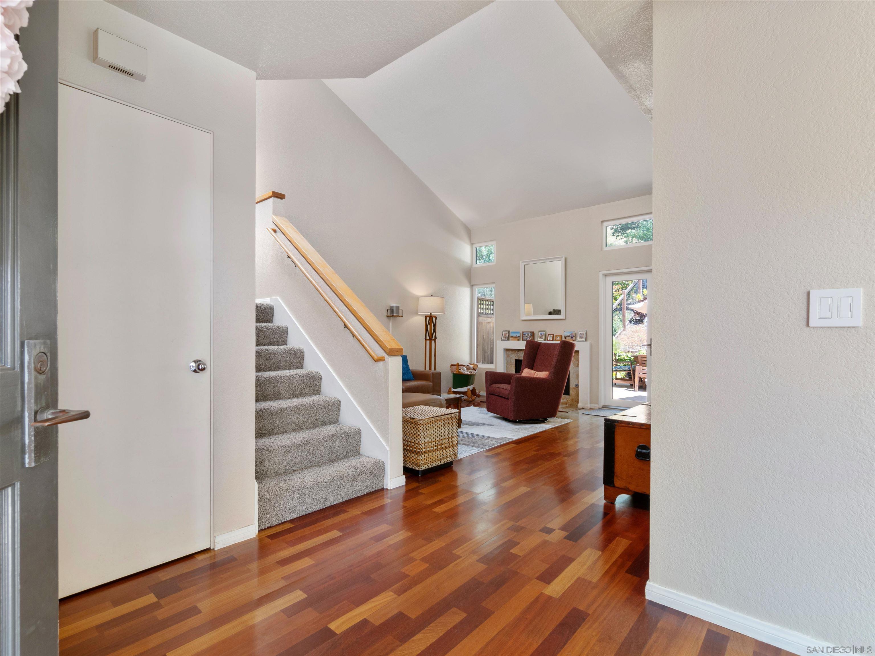 Detail Gallery Image 4 of 47 For 6358  Caminito Del Cervato, San Diego,  CA 92111 - 2 Beds | 2/1 Baths