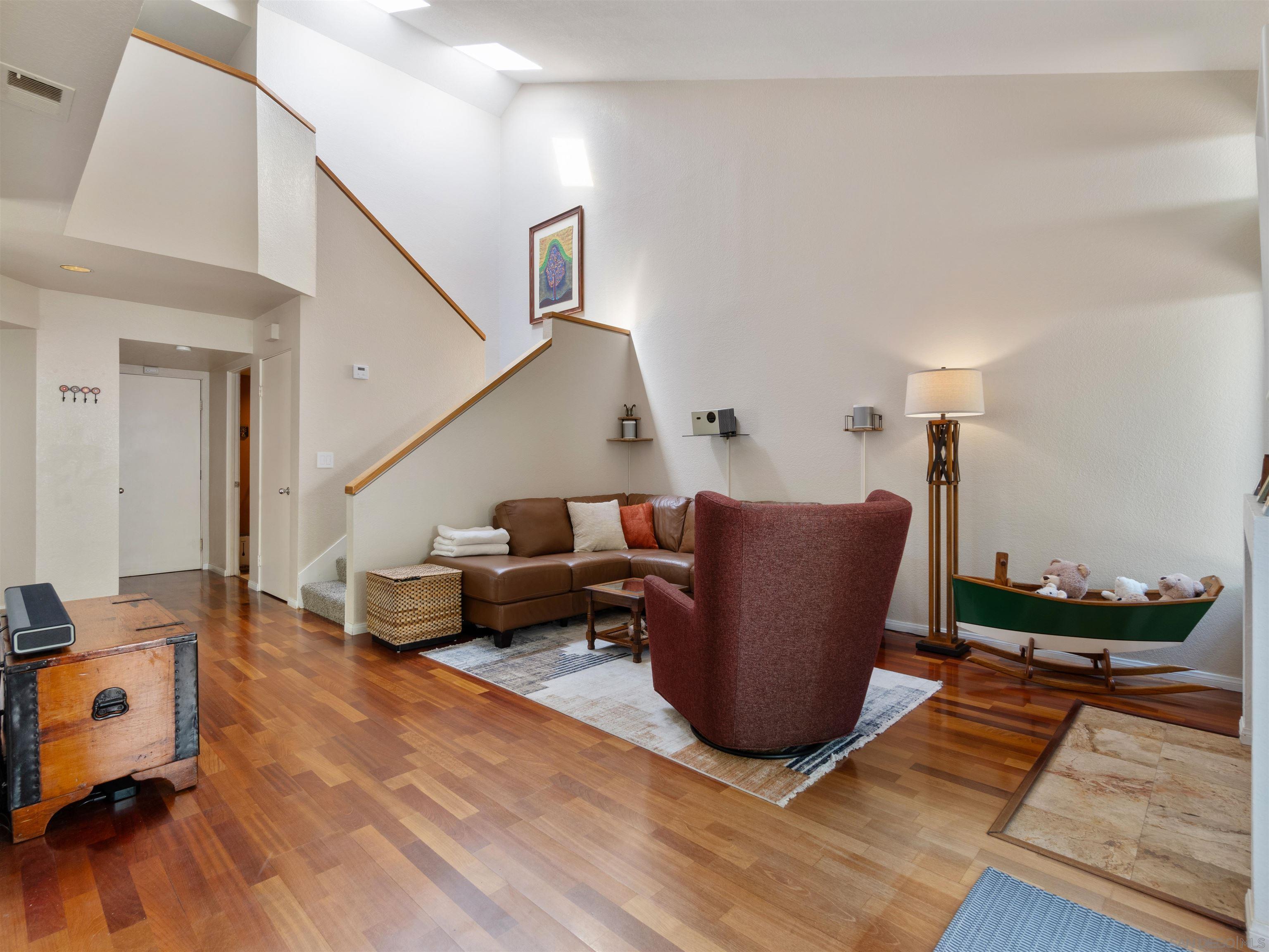 Detail Gallery Image 5 of 47 For 6358  Caminito Del Cervato, San Diego,  CA 92111 - 2 Beds | 2/1 Baths