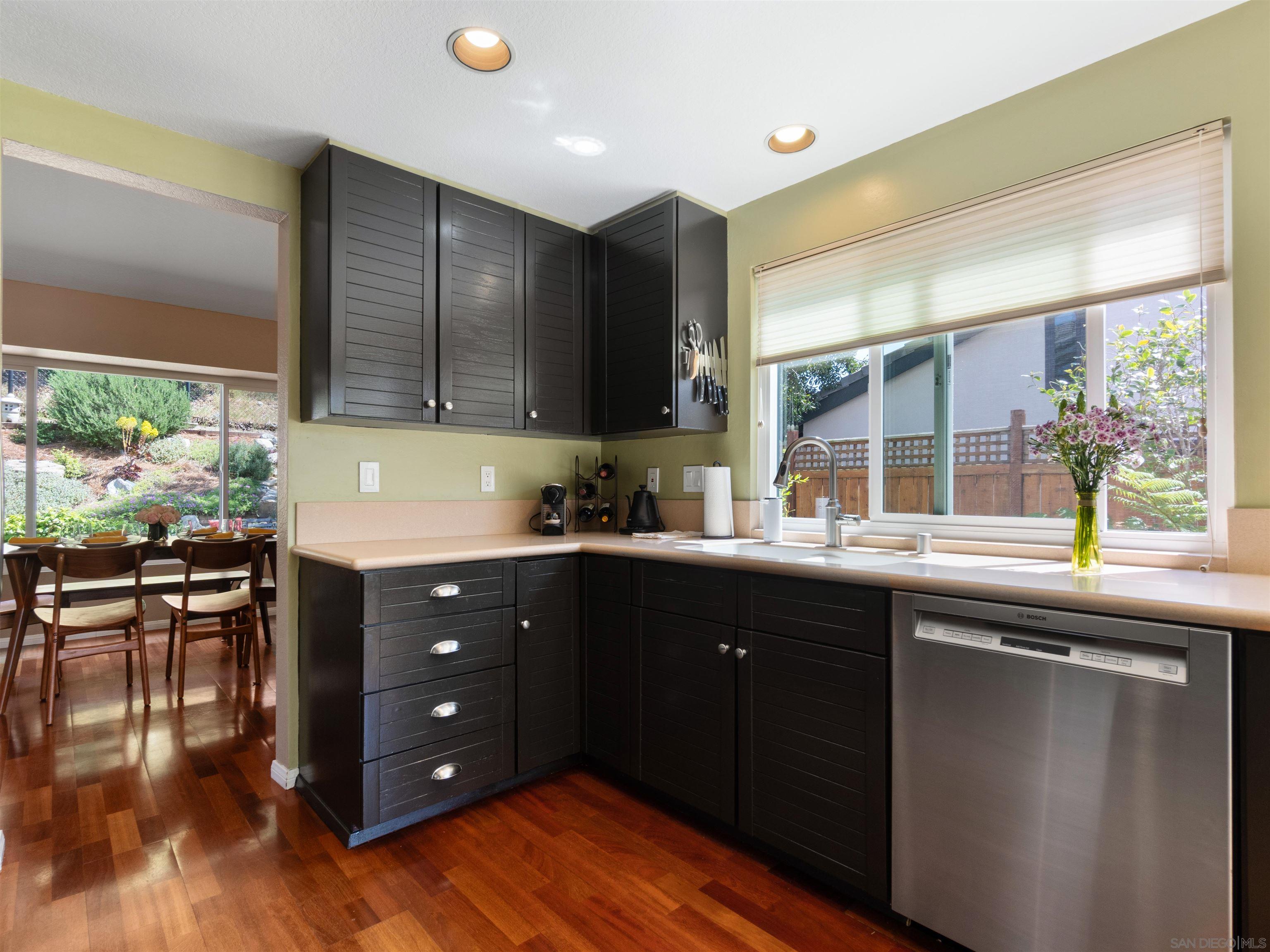 Detail Gallery Image 10 of 47 For 6358  Caminito Del Cervato, San Diego,  CA 92111 - 2 Beds | 2/1 Baths