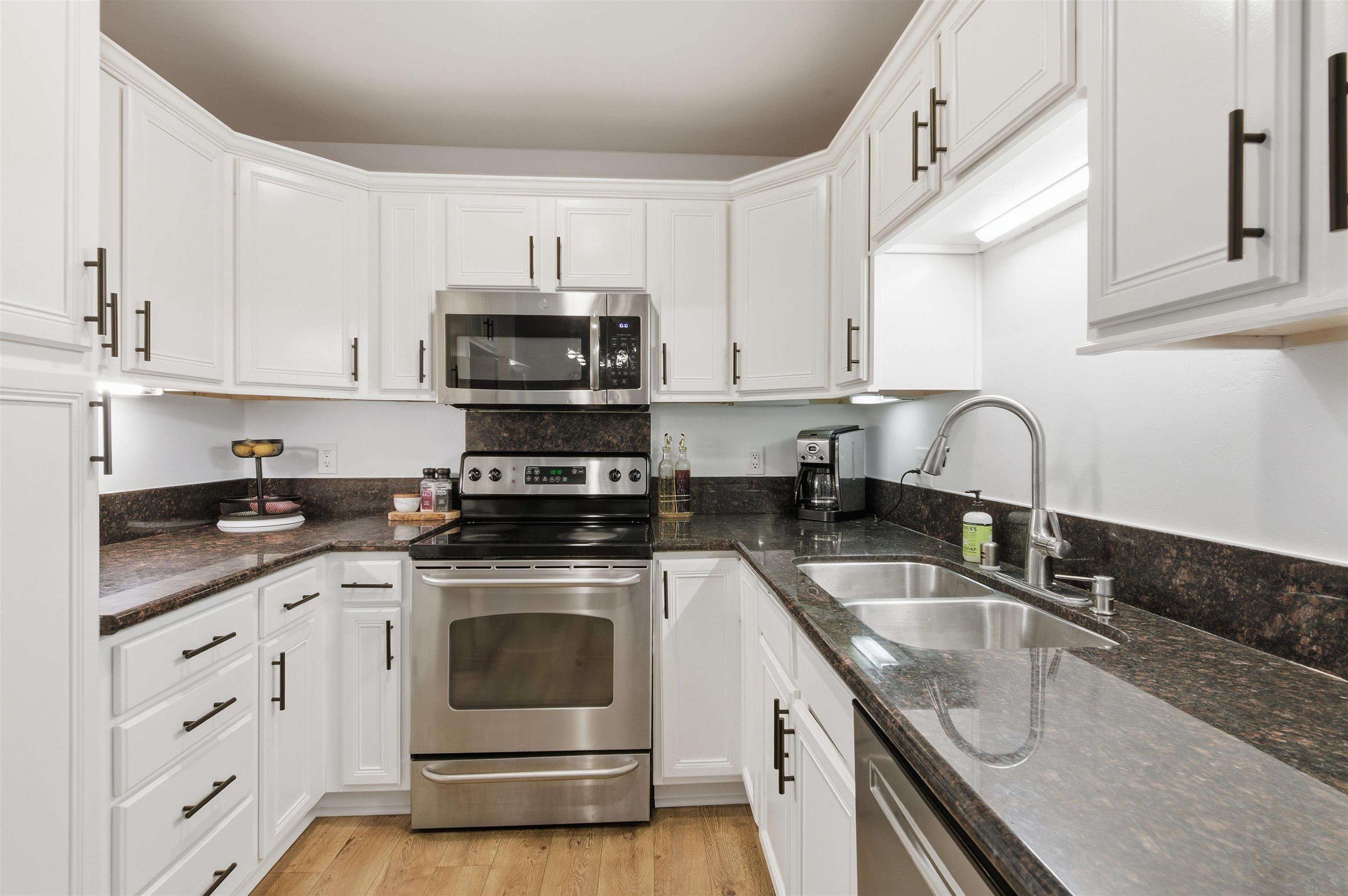 Detail Gallery Image 11 of 35 For 5055  Collwood  #320,  San Diego,  CA 92115 - 2 Beds | 2 Baths