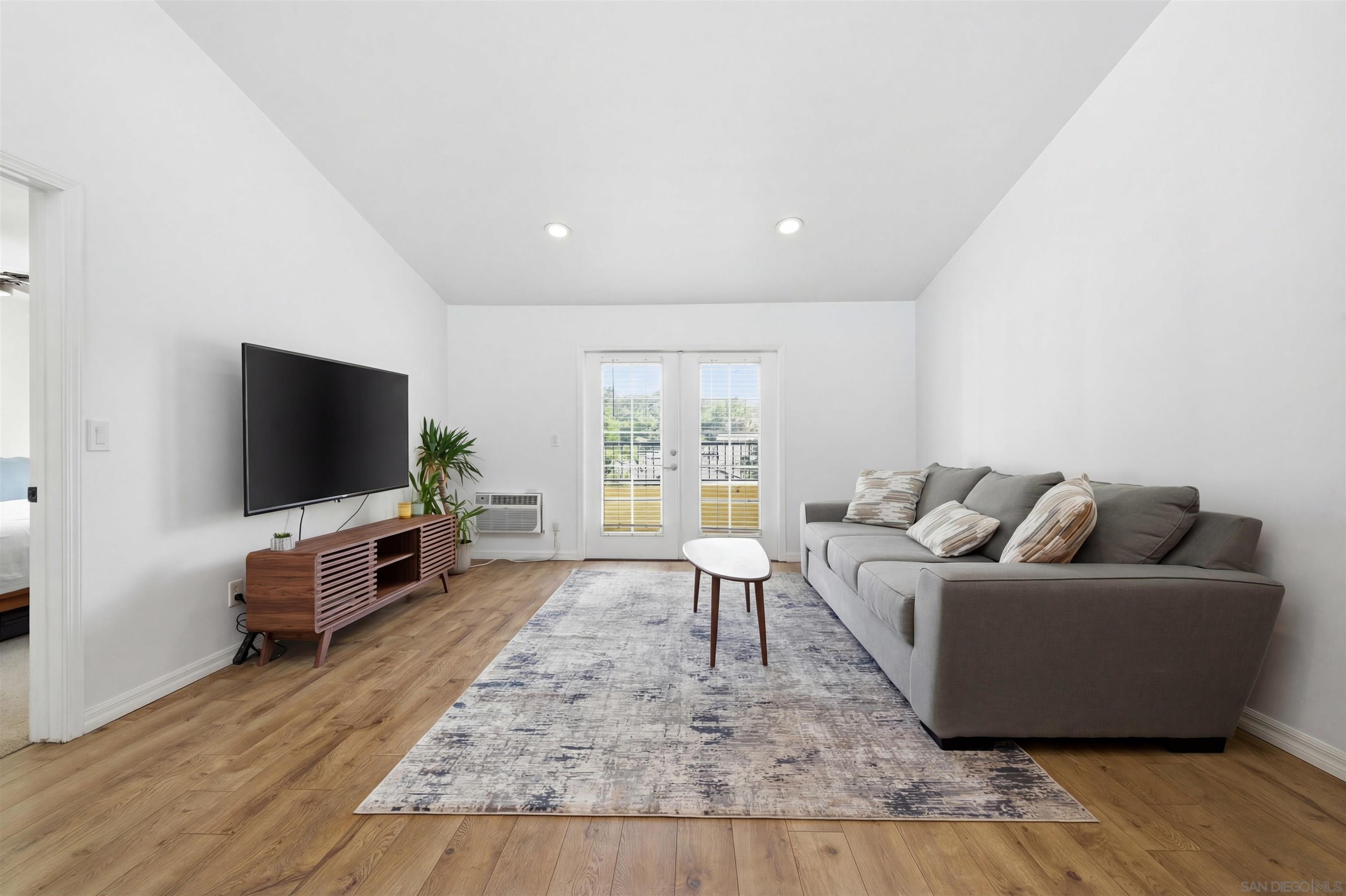 Detail Gallery Image 3 of 35 For 5055  Collwood  #320,  San Diego,  CA 92115 - 2 Beds | 2 Baths