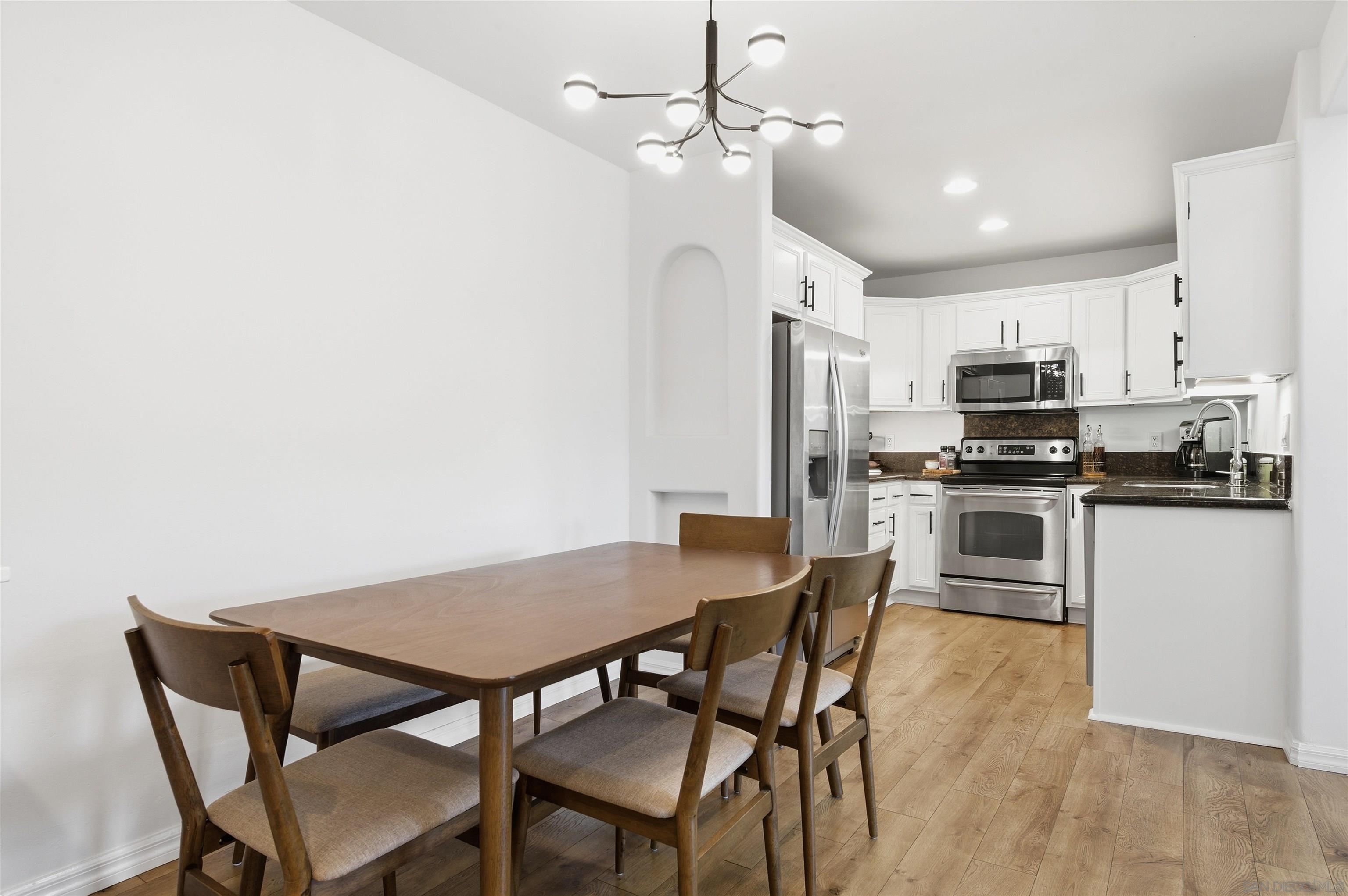 Detail Gallery Image 4 of 35 For 5055  Collwood  #320,  San Diego,  CA 92115 - 2 Beds | 2 Baths