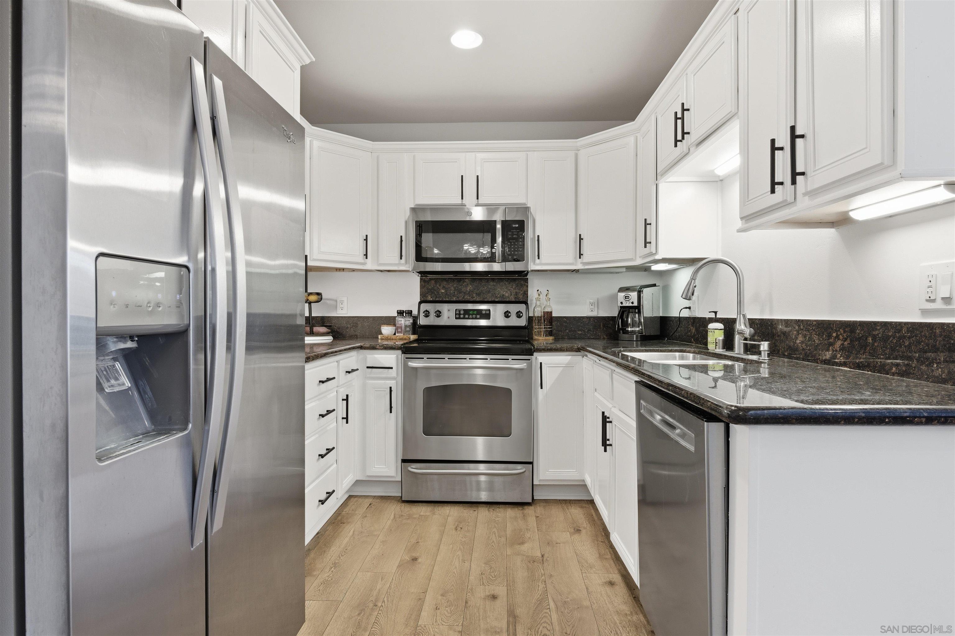 Detail Gallery Image 10 of 35 For 5055  Collwood  #320,  San Diego,  CA 92115 - 2 Beds | 2 Baths