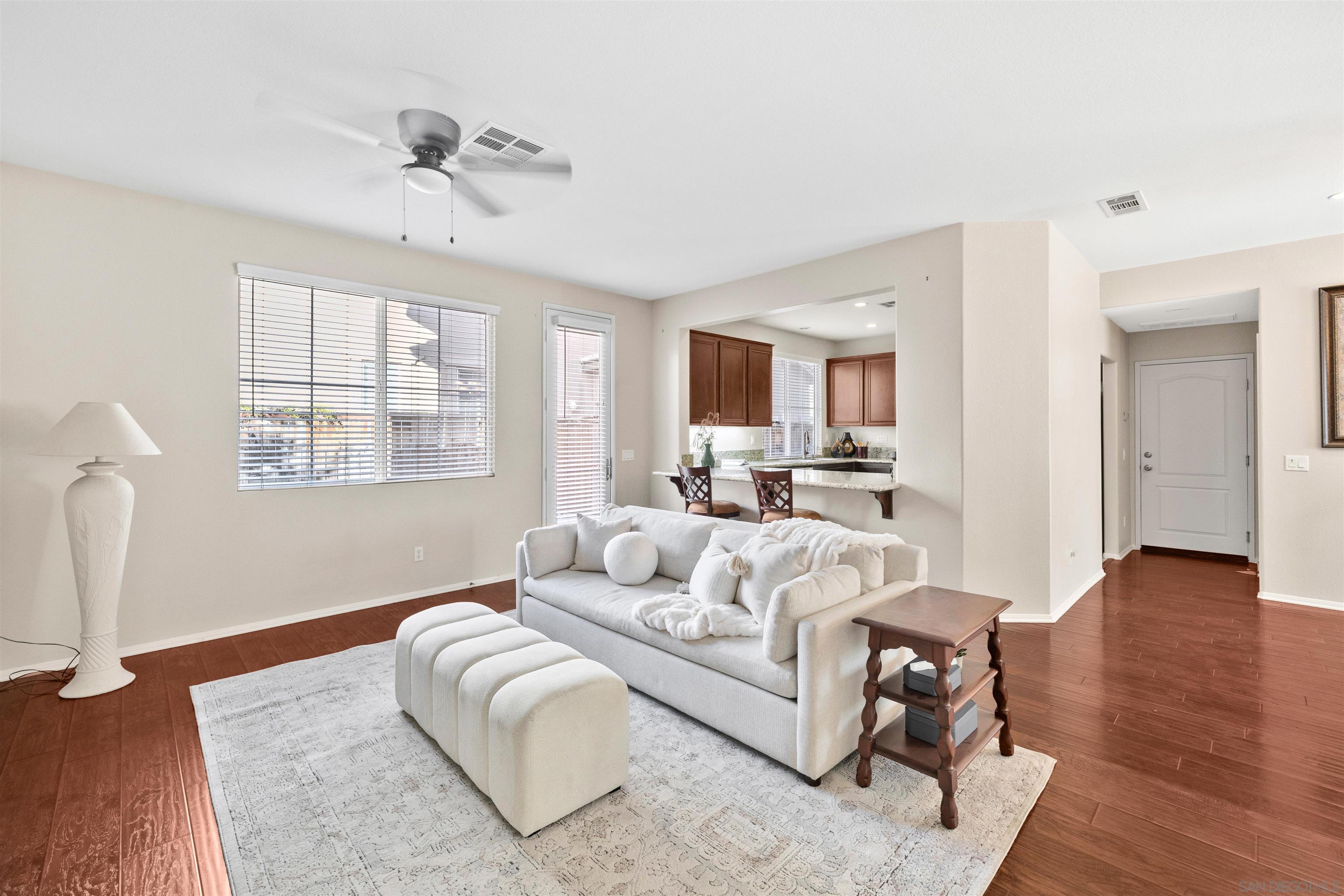 Detail Gallery Image 5 of 28 For 45733  Sierra Court, Temecula,  CA 92592 - 3 Beds | 2/1 Baths