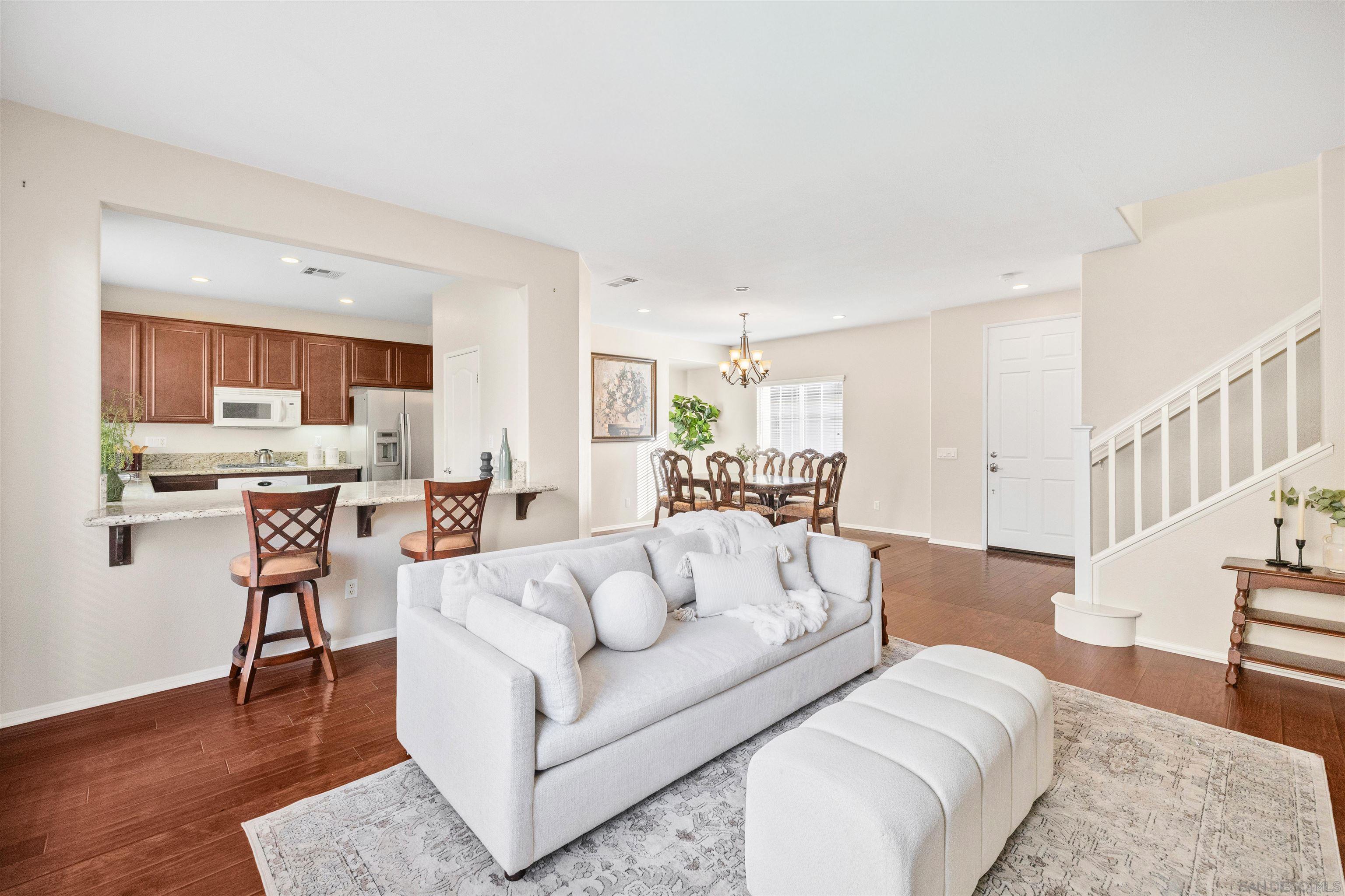 Detail Gallery Image 7 of 28 For 45733  Sierra Court, Temecula,  CA 92592 - 3 Beds | 2/1 Baths