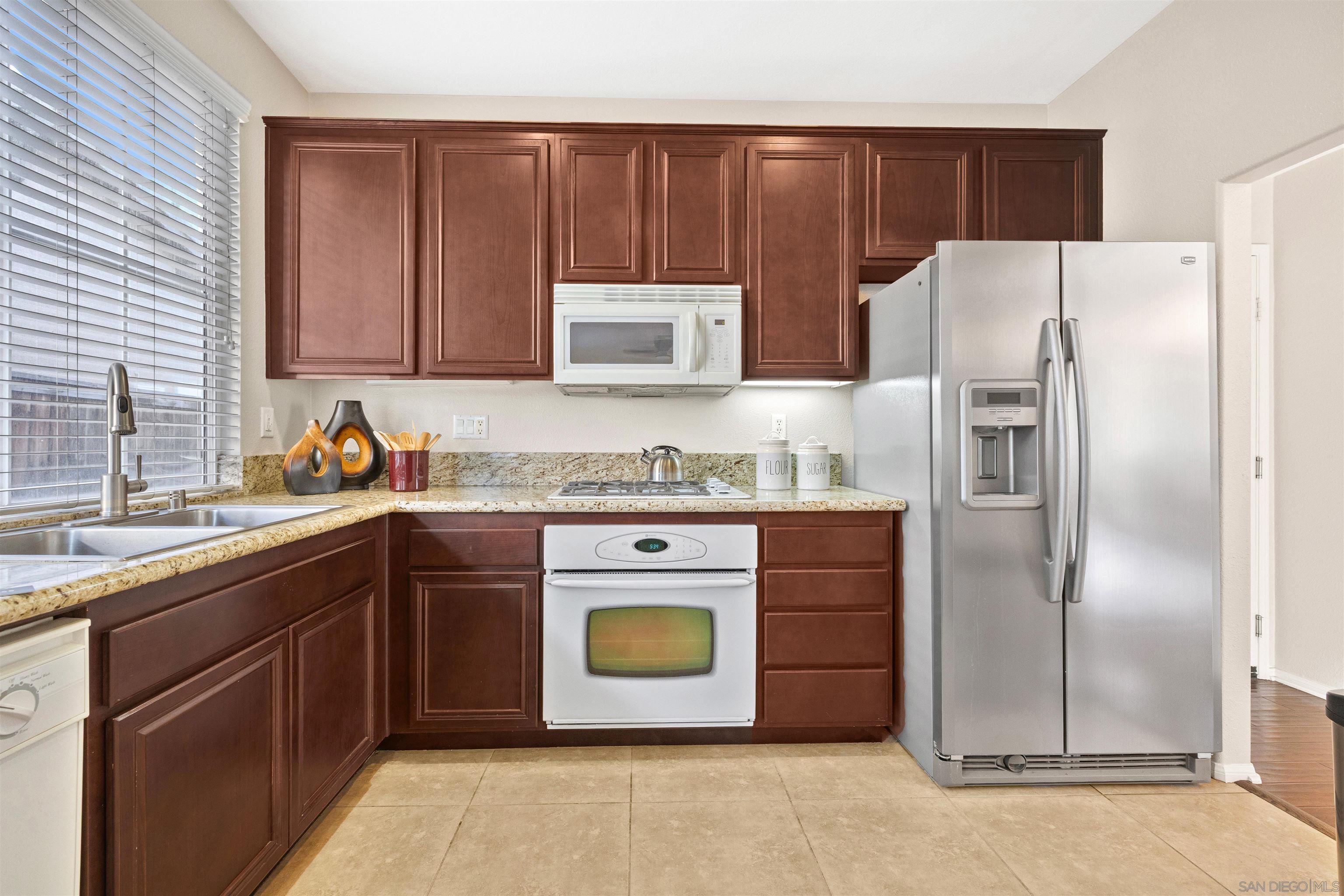 Detail Gallery Image 9 of 28 For 45733  Sierra Court, Temecula,  CA 92592 - 3 Beds | 2/1 Baths