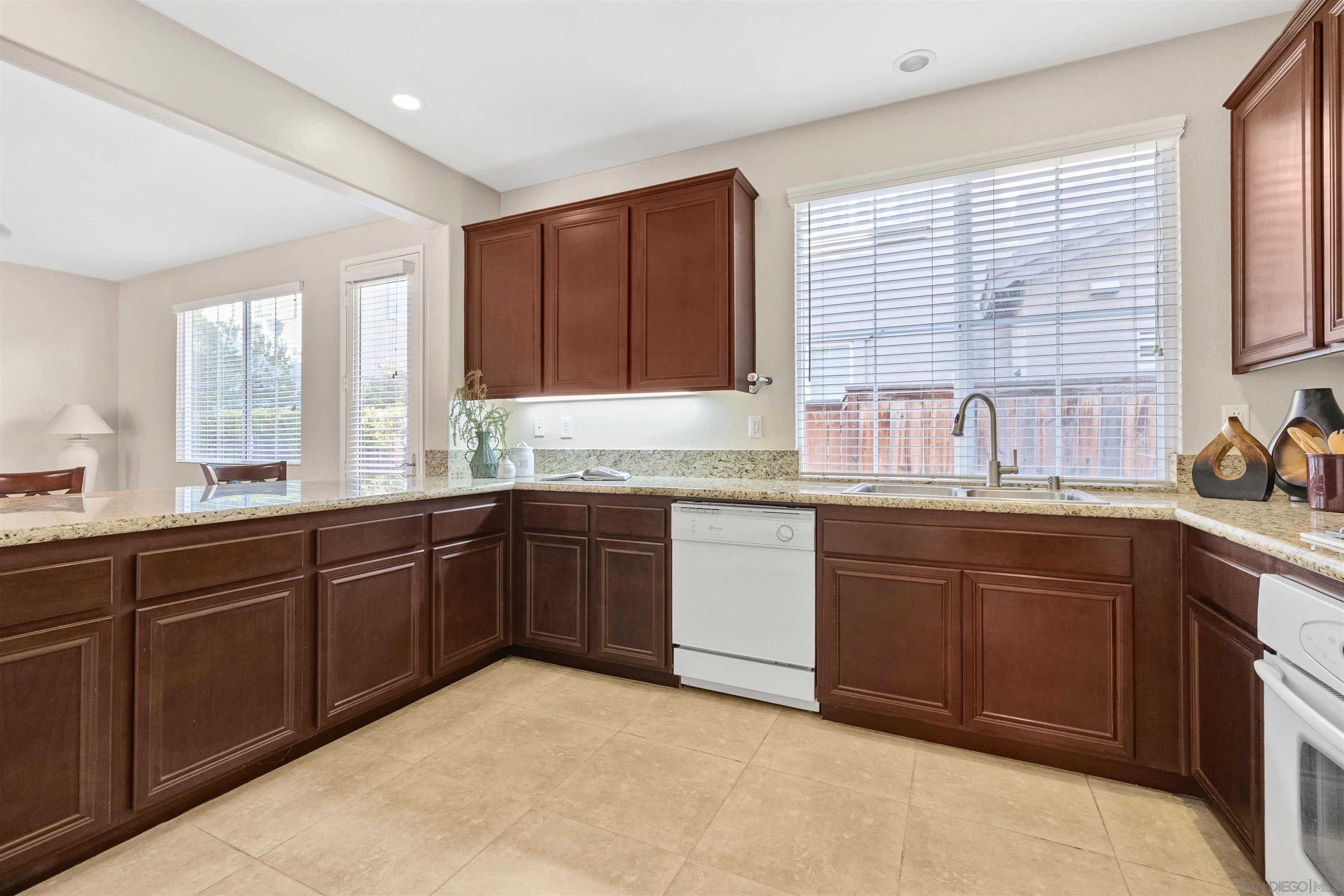 Detail Gallery Image 10 of 28 For 45733  Sierra Court, Temecula,  CA 92592 - 3 Beds | 2/1 Baths