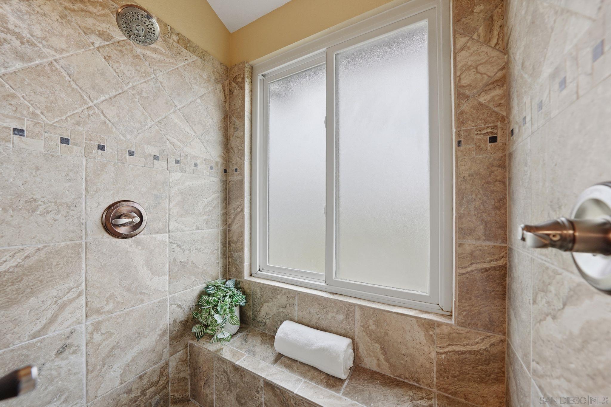 Detail Gallery Image 33 of 51 For 5309  Camino Playa Malaga, San Diego,  CA 92124 - 3 Beds | 2/1 Baths