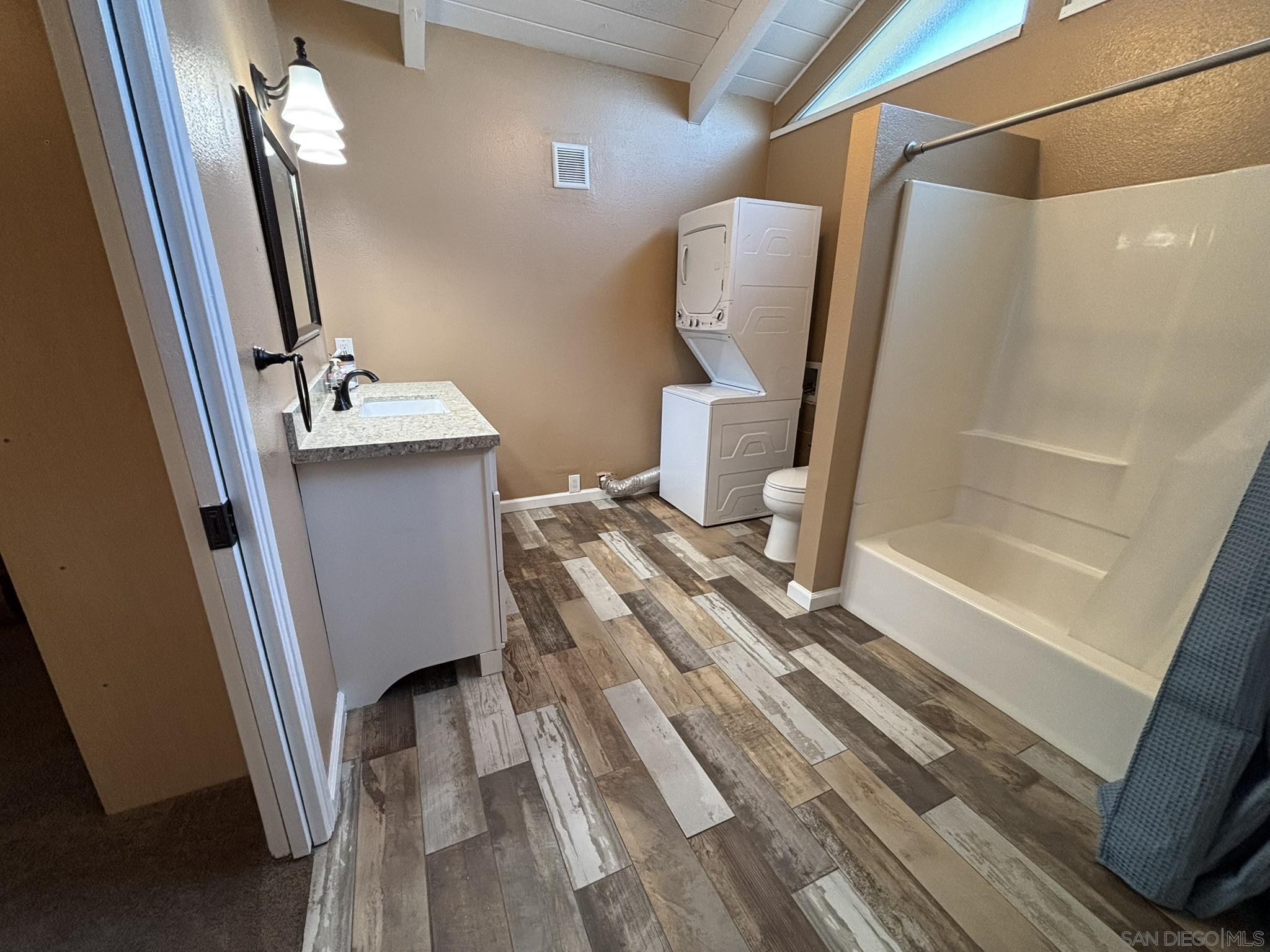 Detail Gallery Image 16 of 17 For 514 S the Strand  D, Oceanside,  CA 92054 - 2 Beds | 1 Baths