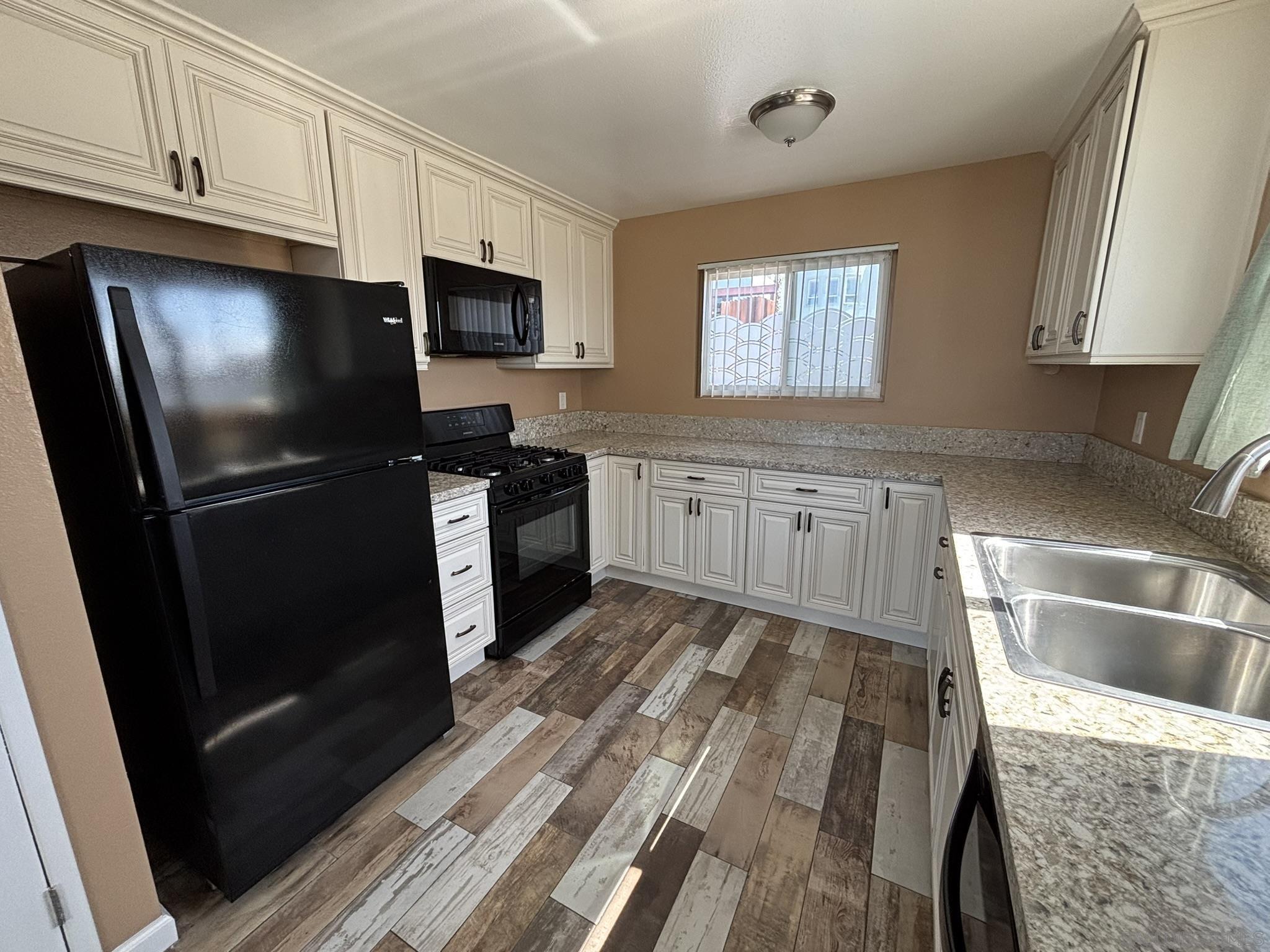 Detail Gallery Image 10 of 17 For 514 S the Strand  D, Oceanside,  CA 92054 - 2 Beds | 1 Baths