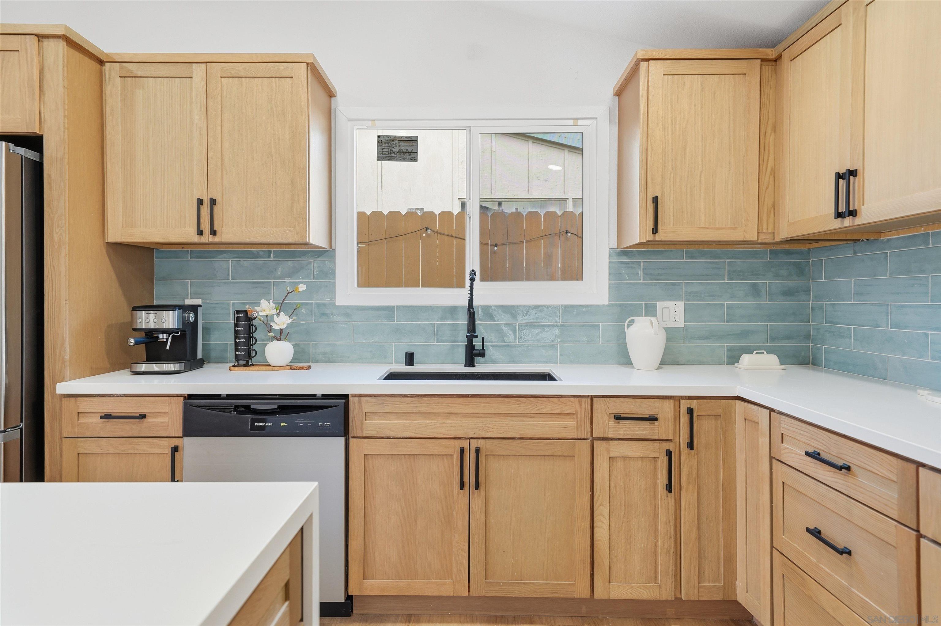 Detail Gallery Image 11 of 40 For 2828  Mission Village, San Diego,  CA 92123 - 4 Beds | 2 Baths