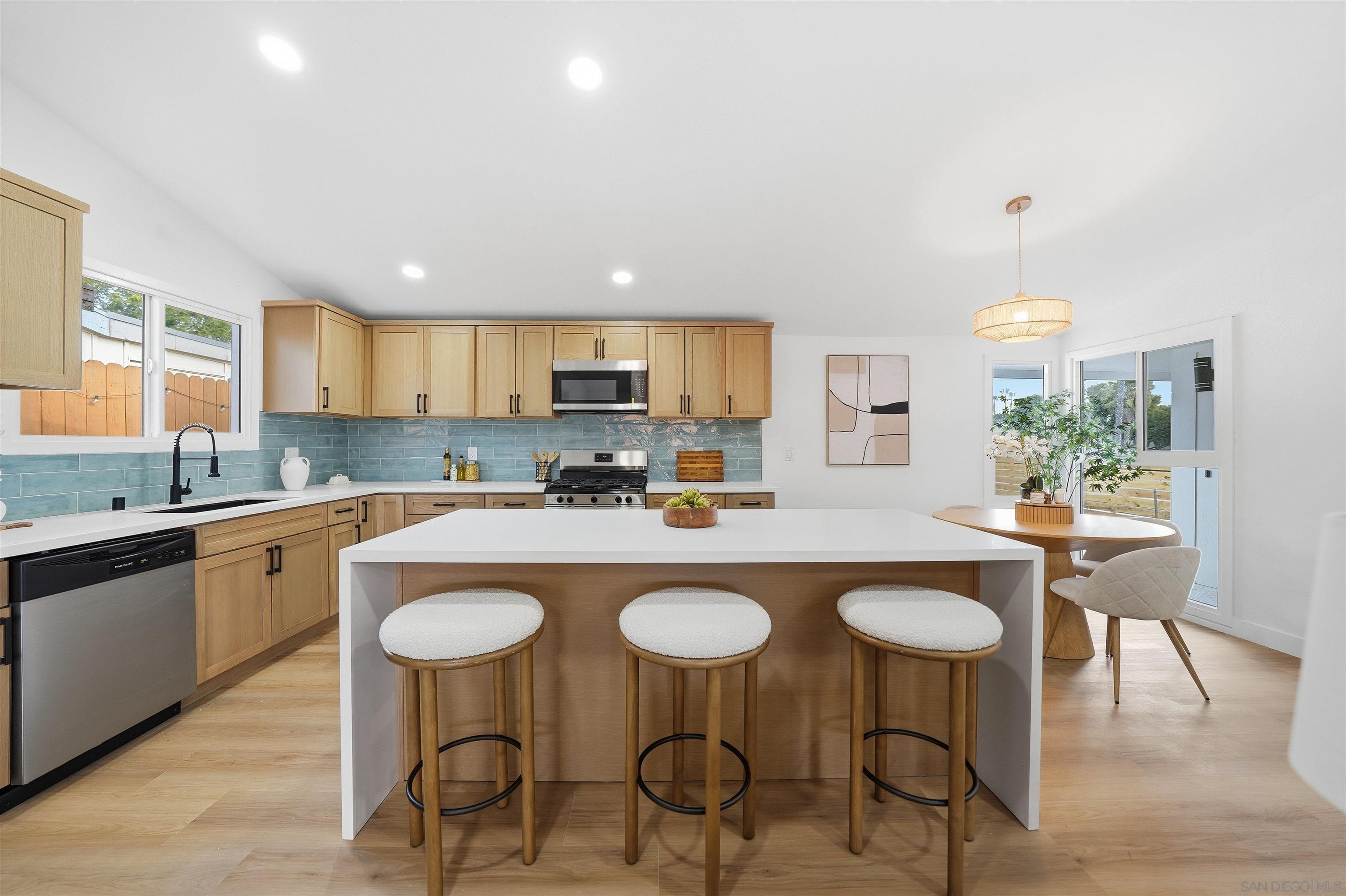 Detail Gallery Image 14 of 40 For 2828  Mission Village, San Diego,  CA 92123 - 4 Beds | 2 Baths