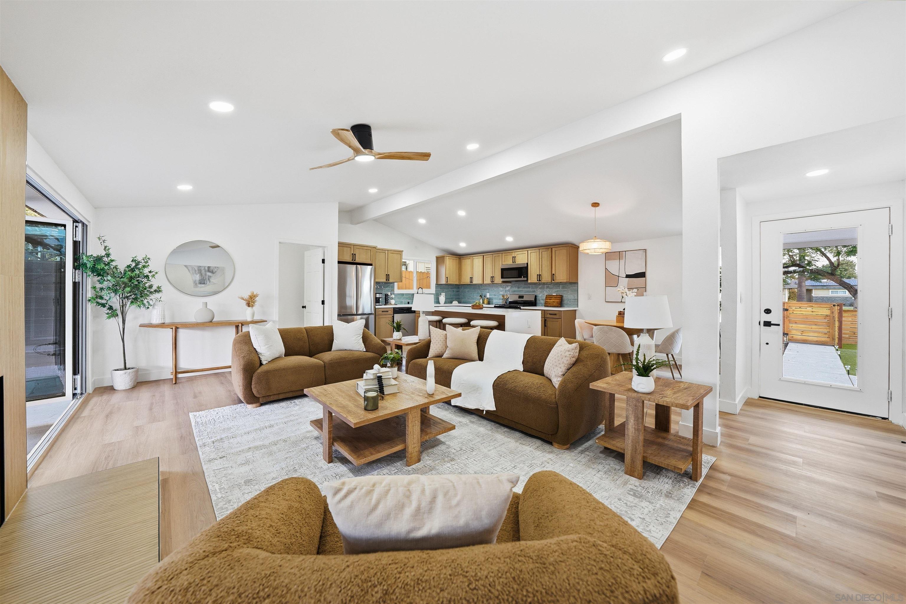 Detail Gallery Image 3 of 40 For 2828  Mission Village, San Diego,  CA 92123 - 4 Beds | 2 Baths