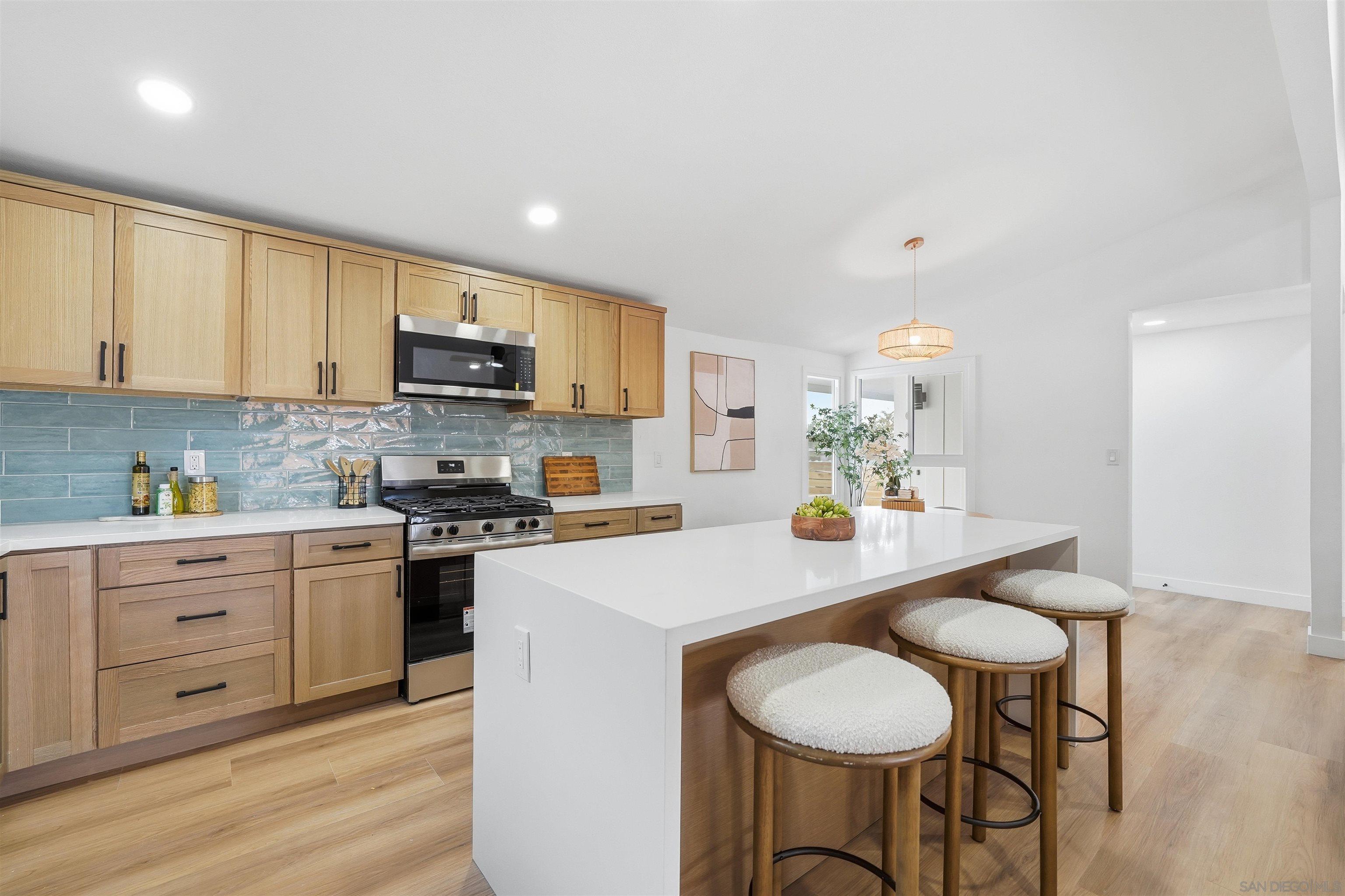 Detail Gallery Image 9 of 40 For 2828  Mission Village, San Diego,  CA 92123 - 4 Beds | 2 Baths