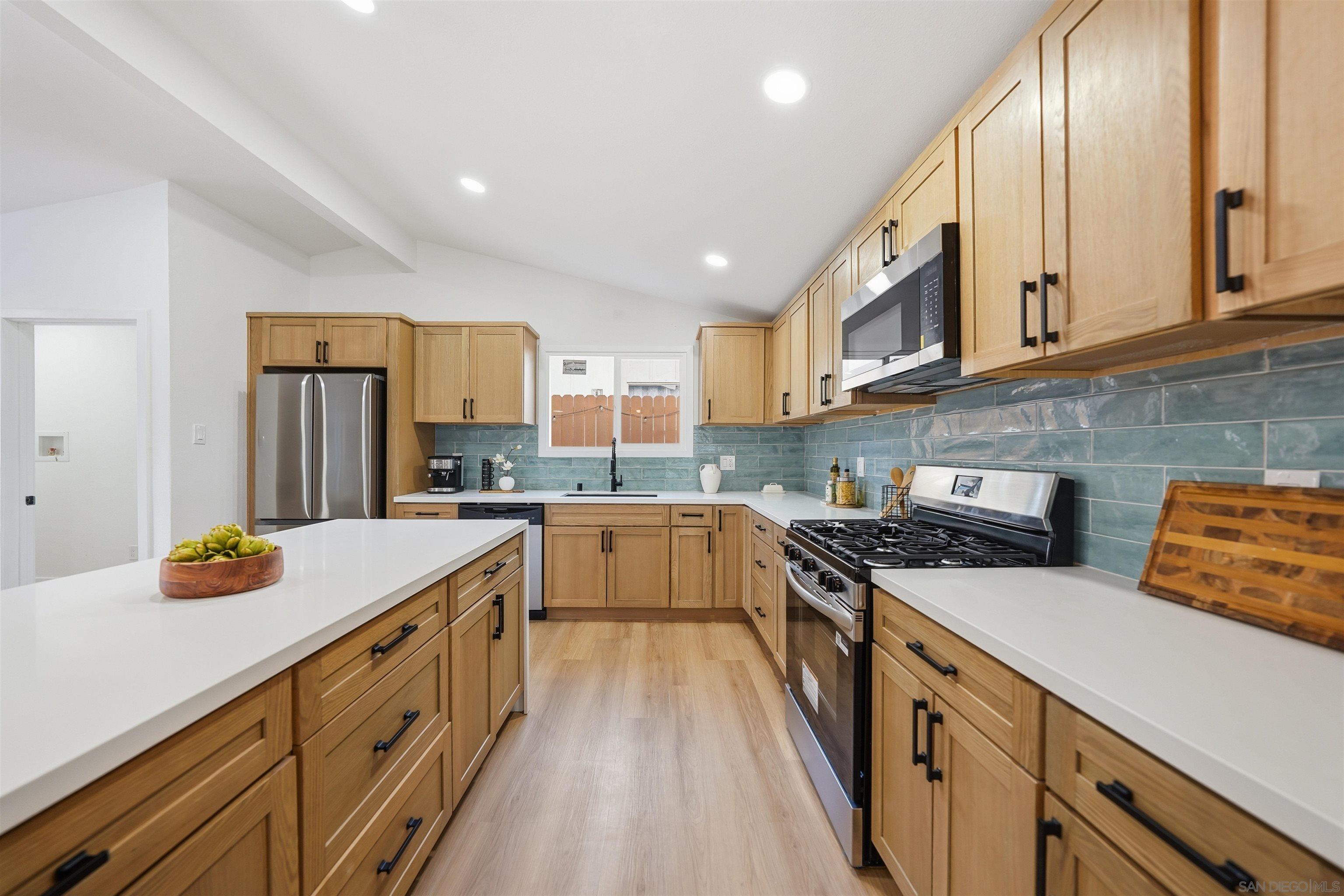 Detail Gallery Image 10 of 40 For 2828  Mission Village, San Diego,  CA 92123 - 4 Beds | 2 Baths