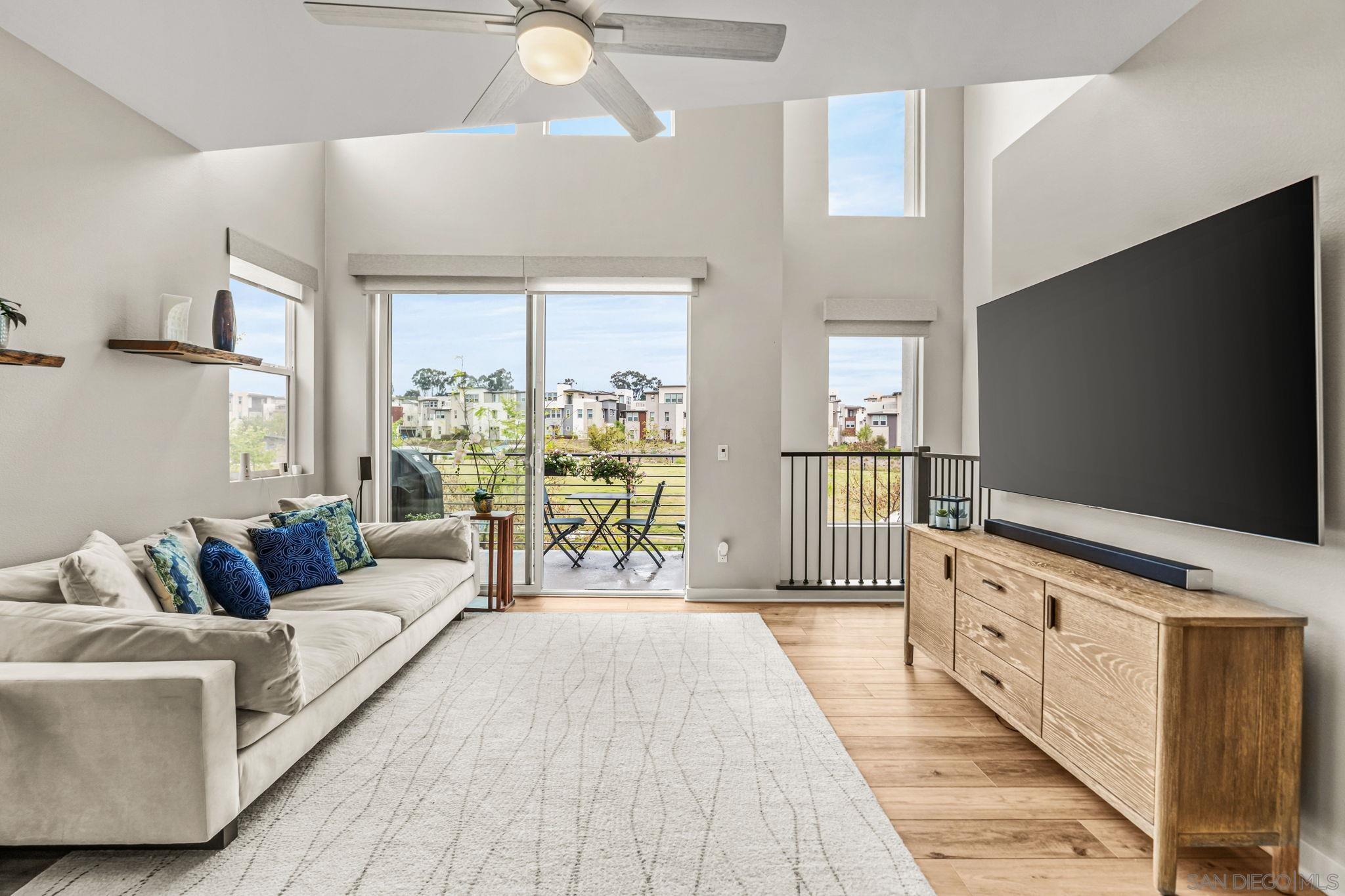 Detail Gallery Image 2 of 26 For 10519  Coupland, San Diego,  CA 92126 - 2 Beds | 2/1 Baths