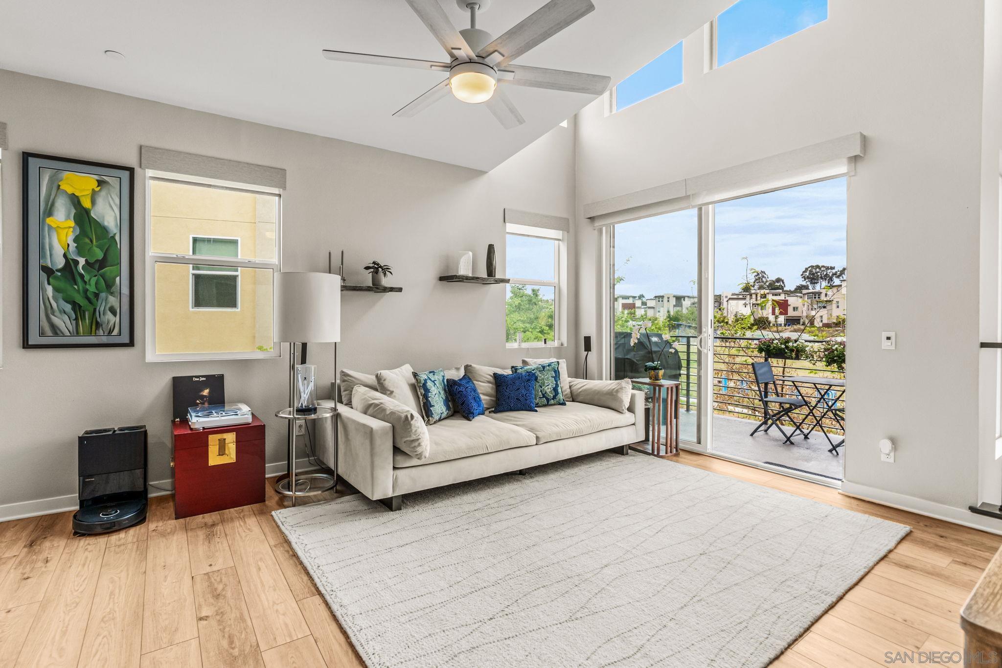 Detail Gallery Image 3 of 26 For 10519  Coupland, San Diego,  CA 92126 - 2 Beds | 2/1 Baths