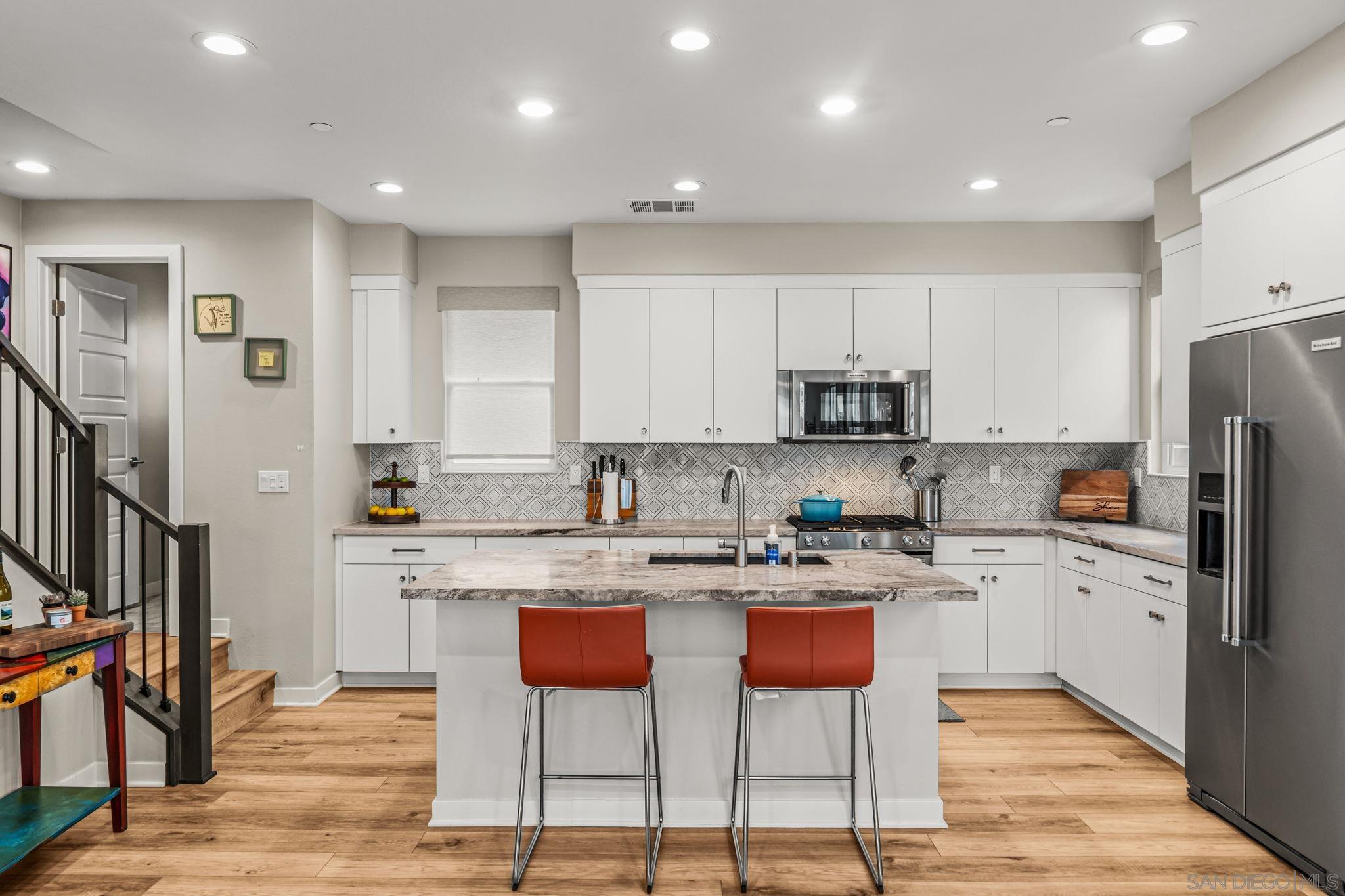 Detail Gallery Image 6 of 26 For 10519  Coupland, San Diego,  CA 92126 - 2 Beds | 2/1 Baths