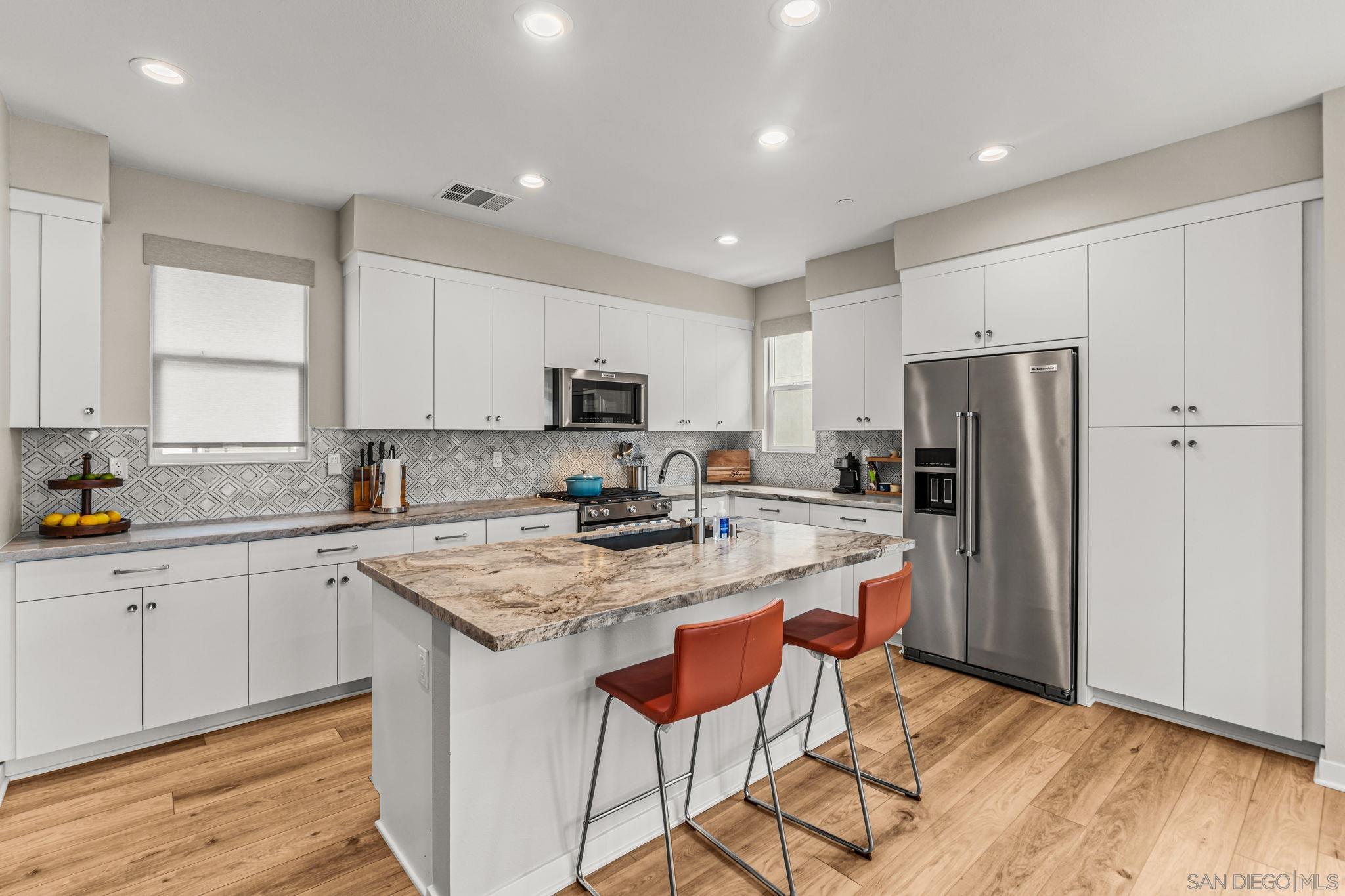 Detail Gallery Image 7 of 26 For 10519  Coupland, San Diego,  CA 92126 - 2 Beds | 2/1 Baths