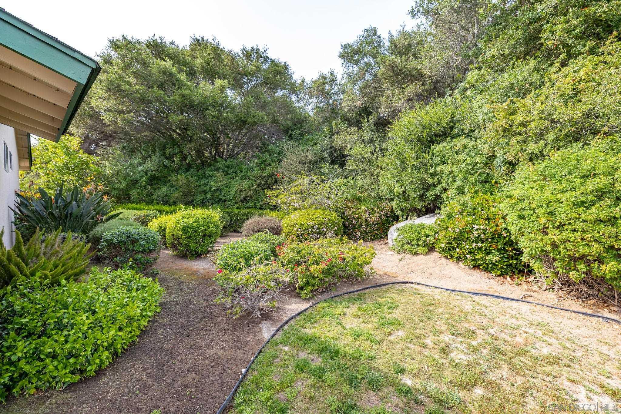 Detail Gallery Image 13 of 41 For 1014 E Bel Air Drive, Vista,  CA 92084 - 2 Beds | 2 Baths