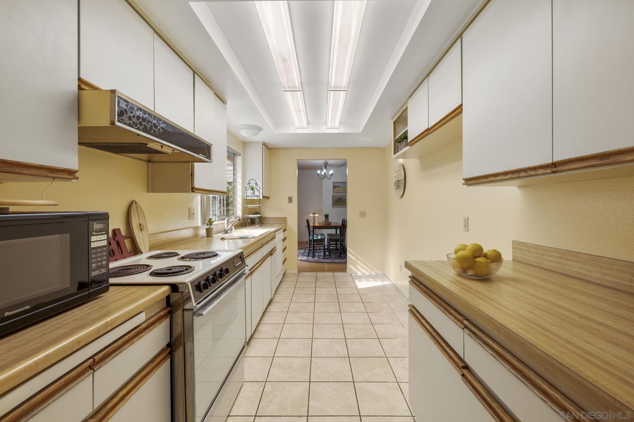 Detail Gallery Image 4 of 41 For 1014 E Bel Air Drive, Vista,  CA 92084 - 2 Beds | 2 Baths