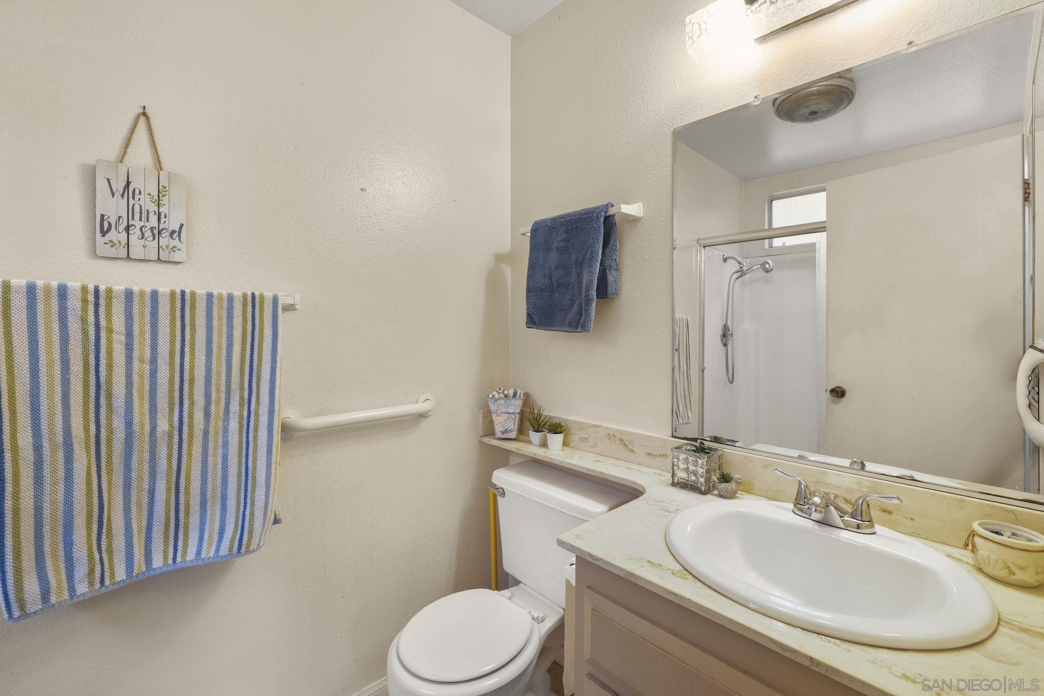 Detail Gallery Image 8 of 41 For 1014 E Bel Air Drive, Vista,  CA 92084 - 2 Beds | 2 Baths