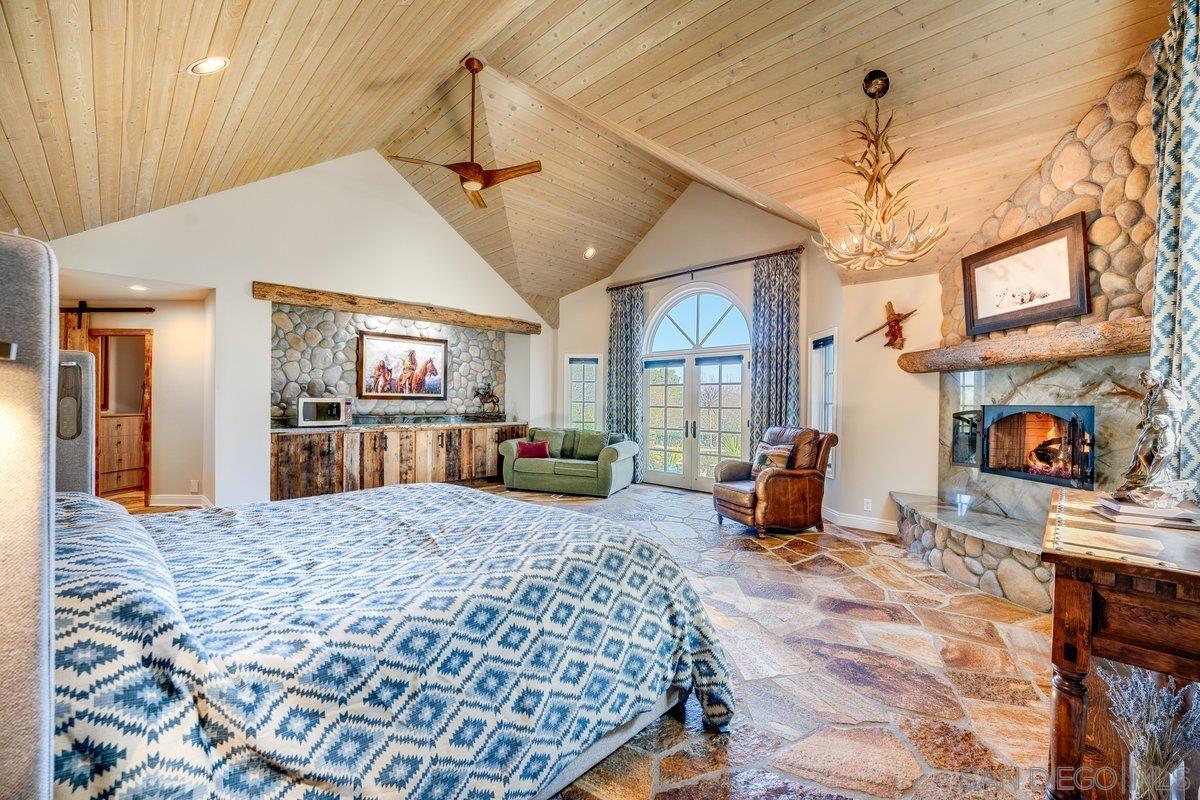 Detail Gallery Image 13 of 75 For 1  Rolling View, Fallbrook,  CA 92028 - 5 Beds | 5/1 Baths