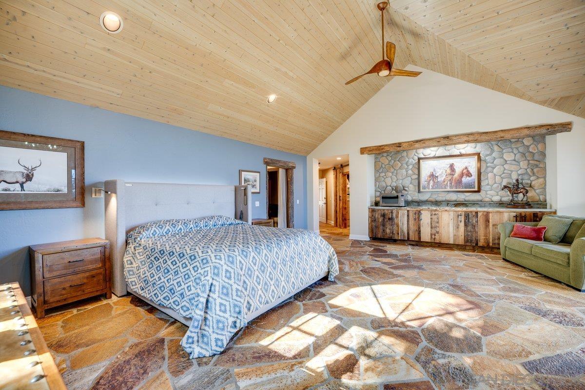 Detail Gallery Image 14 of 75 For 1  Rolling View, Fallbrook,  CA 92028 - 5 Beds | 5/1 Baths