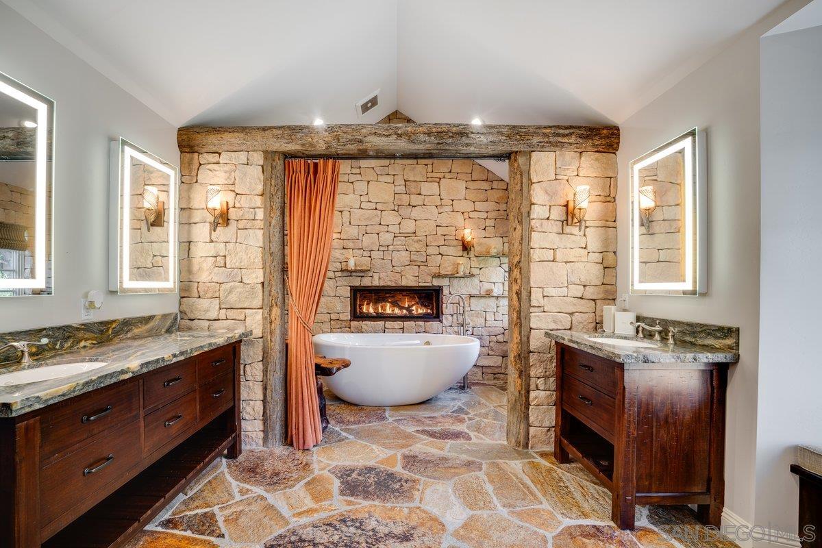 Detail Gallery Image 18 of 75 For 1  Rolling View, Fallbrook,  CA 92028 - 5 Beds | 5/1 Baths