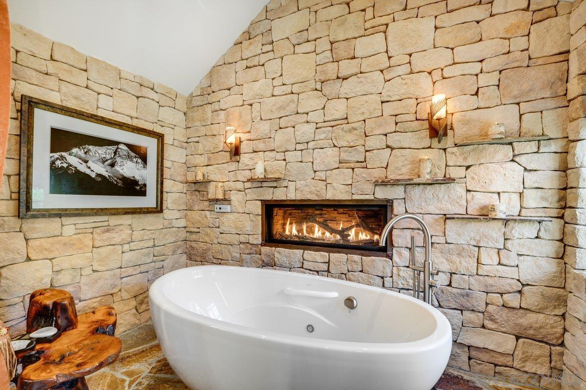 Detail Gallery Image 19 of 75 For 1  Rolling View, Fallbrook,  CA 92028 - 5 Beds | 5/1 Baths