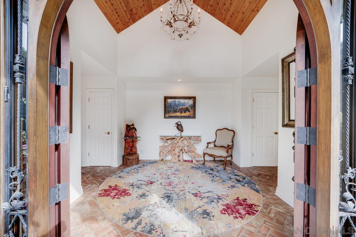 Detail Gallery Image 3 of 75 For 1  Rolling View, Fallbrook,  CA 92028 - 5 Beds | 5/1 Baths