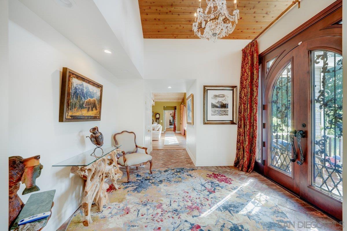 Detail Gallery Image 4 of 75 For 1  Rolling View, Fallbrook,  CA 92028 - 5 Beds | 5/1 Baths