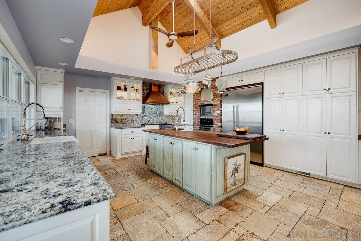 Detail Gallery Image 34 of 75 For 1  Rolling View, Fallbrook,  CA 92028 - 5 Beds | 5/1 Baths