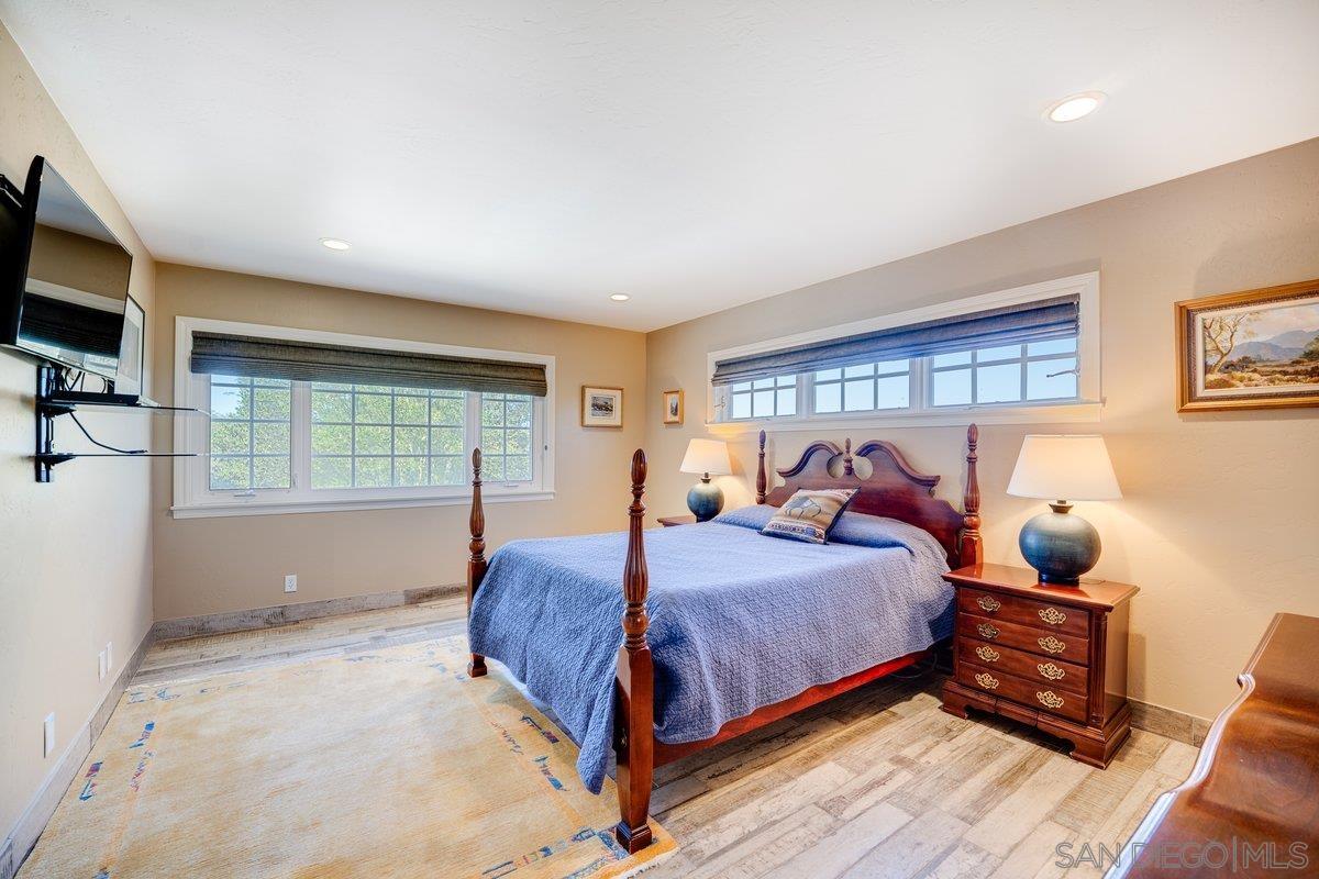Detail Gallery Image 35 of 75 For 1  Rolling View, Fallbrook,  CA 92028 - 5 Beds | 5/1 Baths