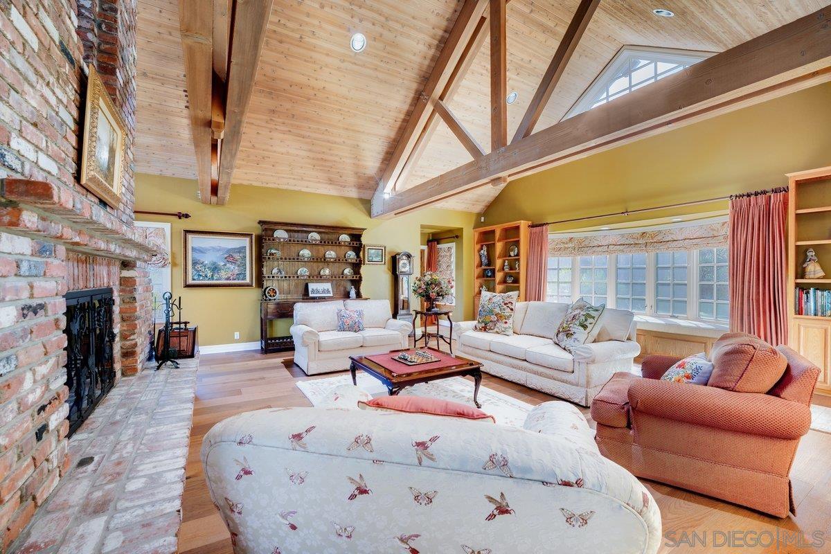 Detail Gallery Image 5 of 75 For 1  Rolling View, Fallbrook,  CA 92028 - 5 Beds | 5/1 Baths